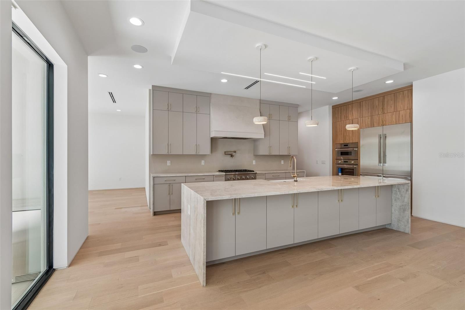206 S TREASURE DR — photo 10
