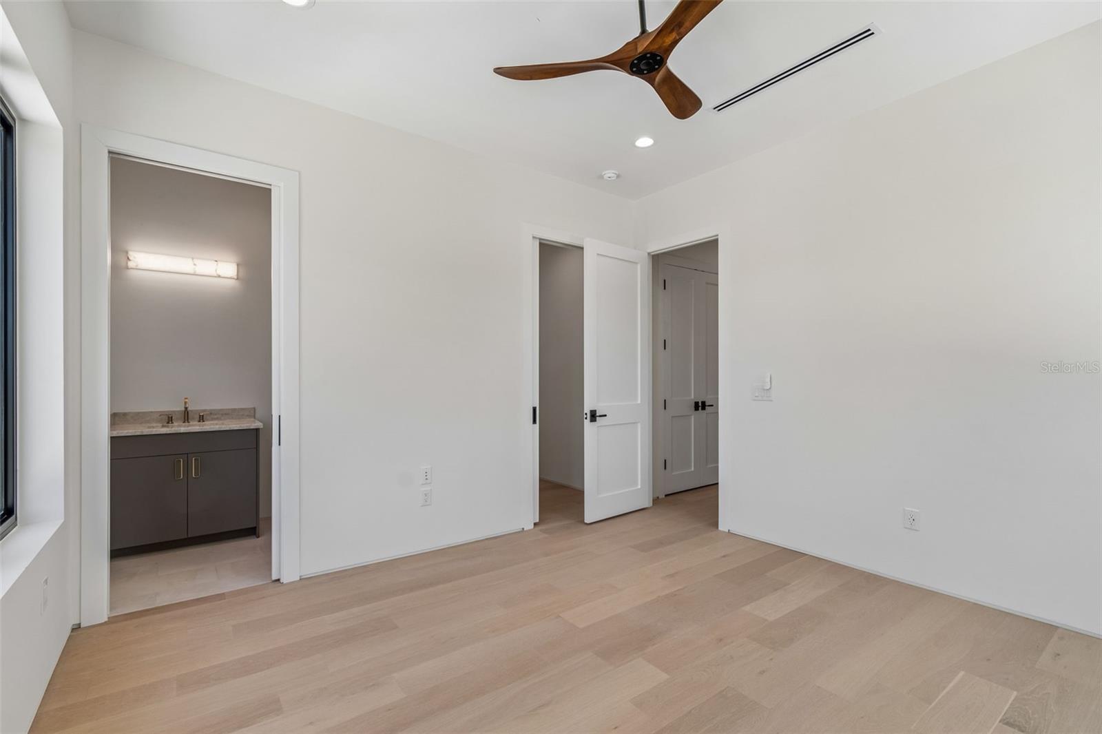 206 S TREASURE DR — photo 58