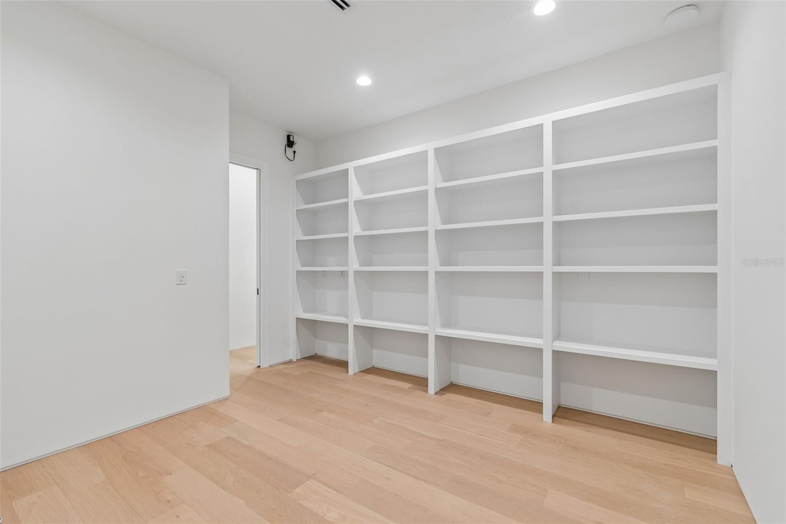 206 S TREASURE DR — photo 24
