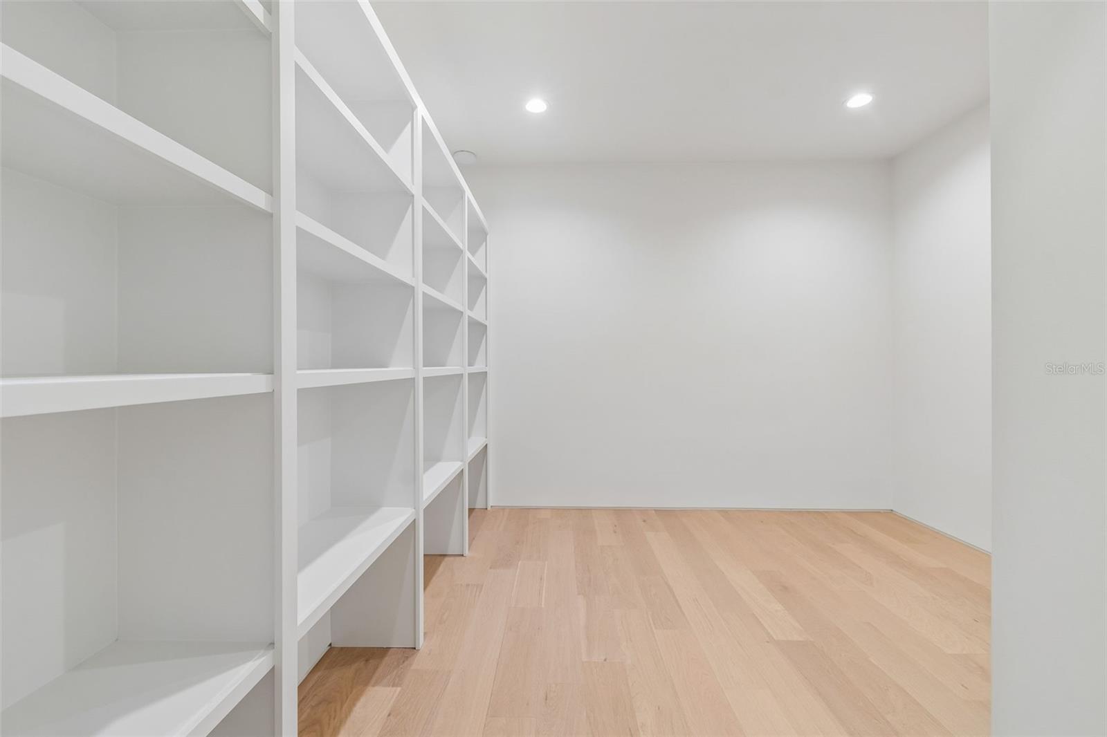 206 S TREASURE DR — photo 23