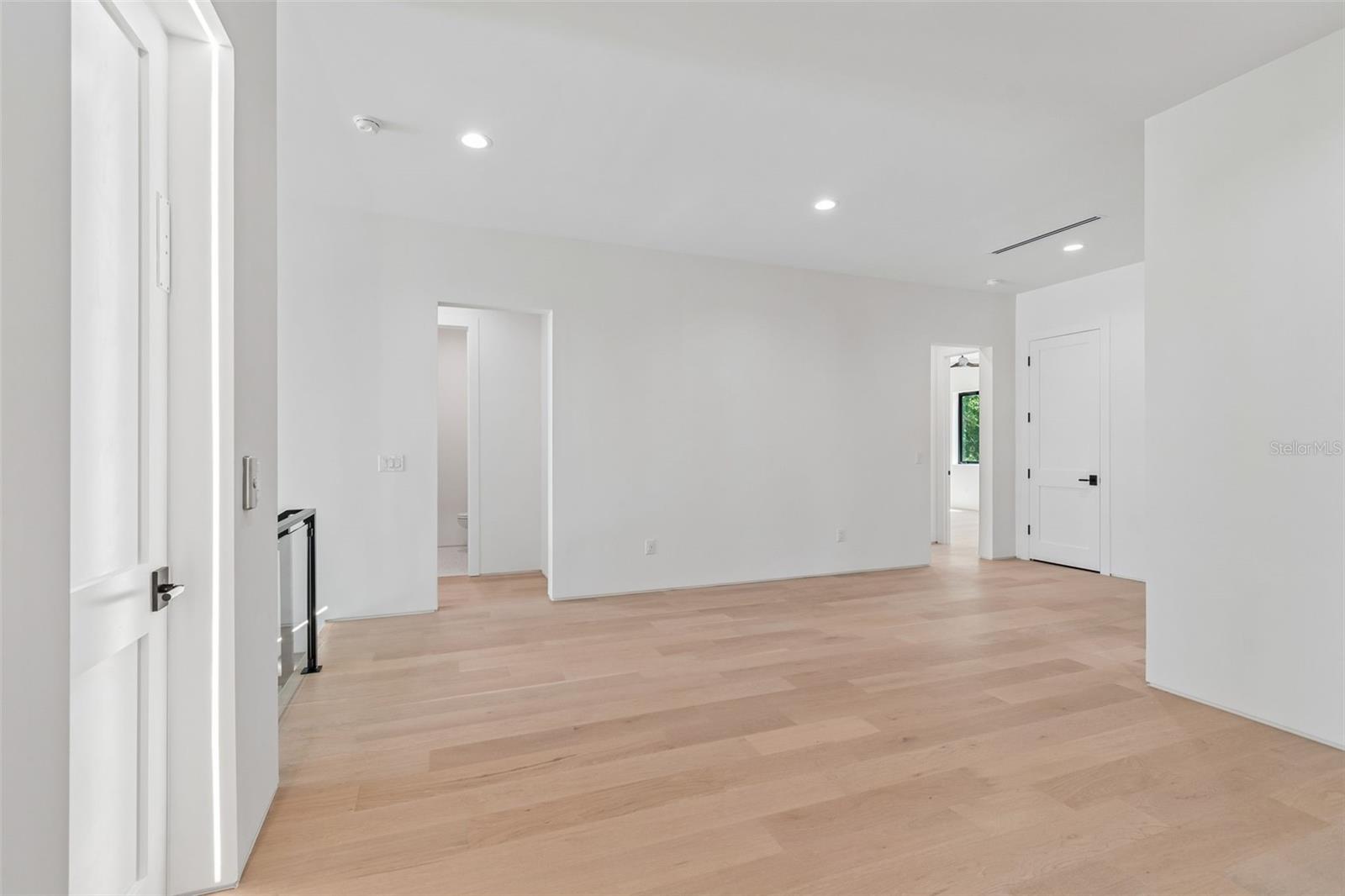 206 S TREASURE DR — photo 33