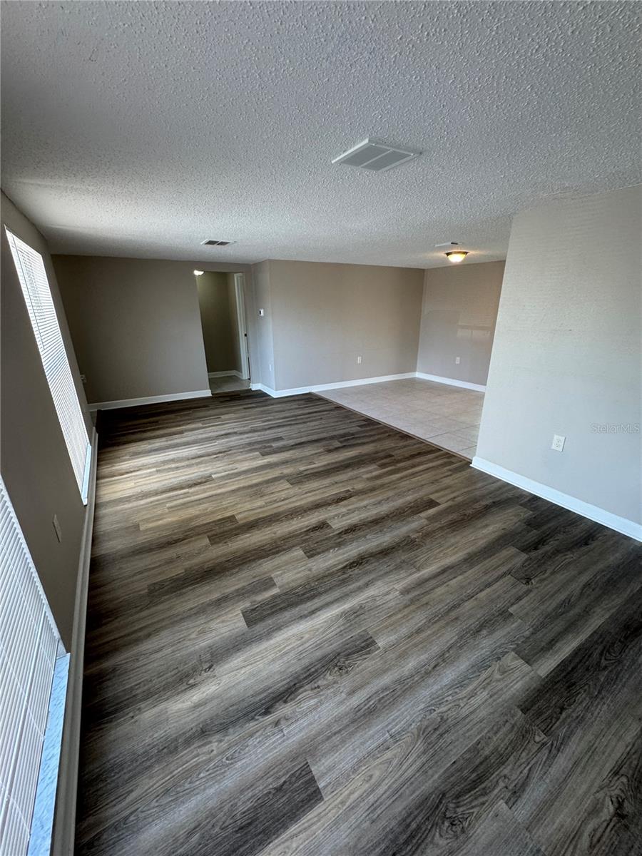 6135 SEABREEZE DR — photo 4
