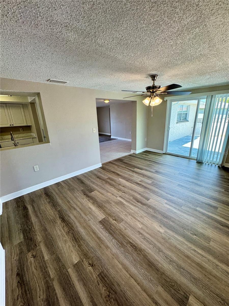 6135 SEABREEZE DR — photo 17