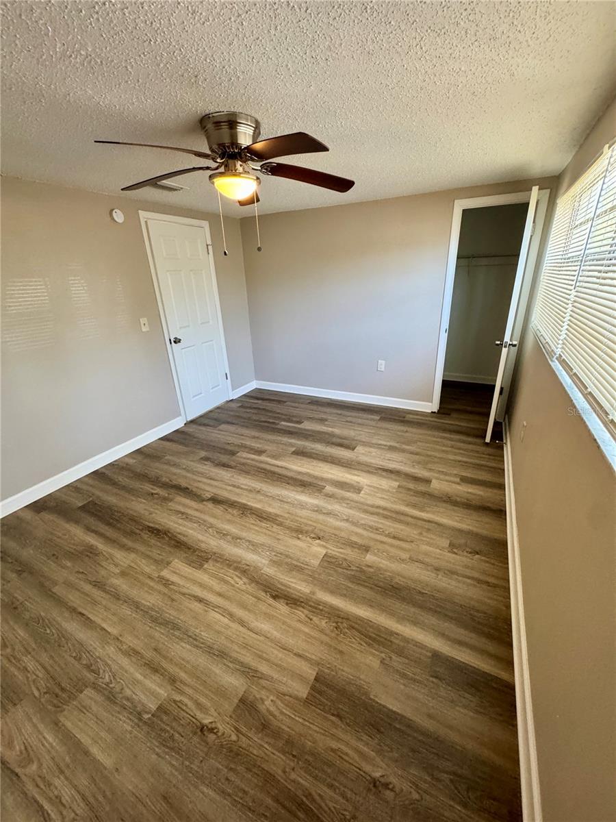 6135 SEABREEZE DR — photo 13