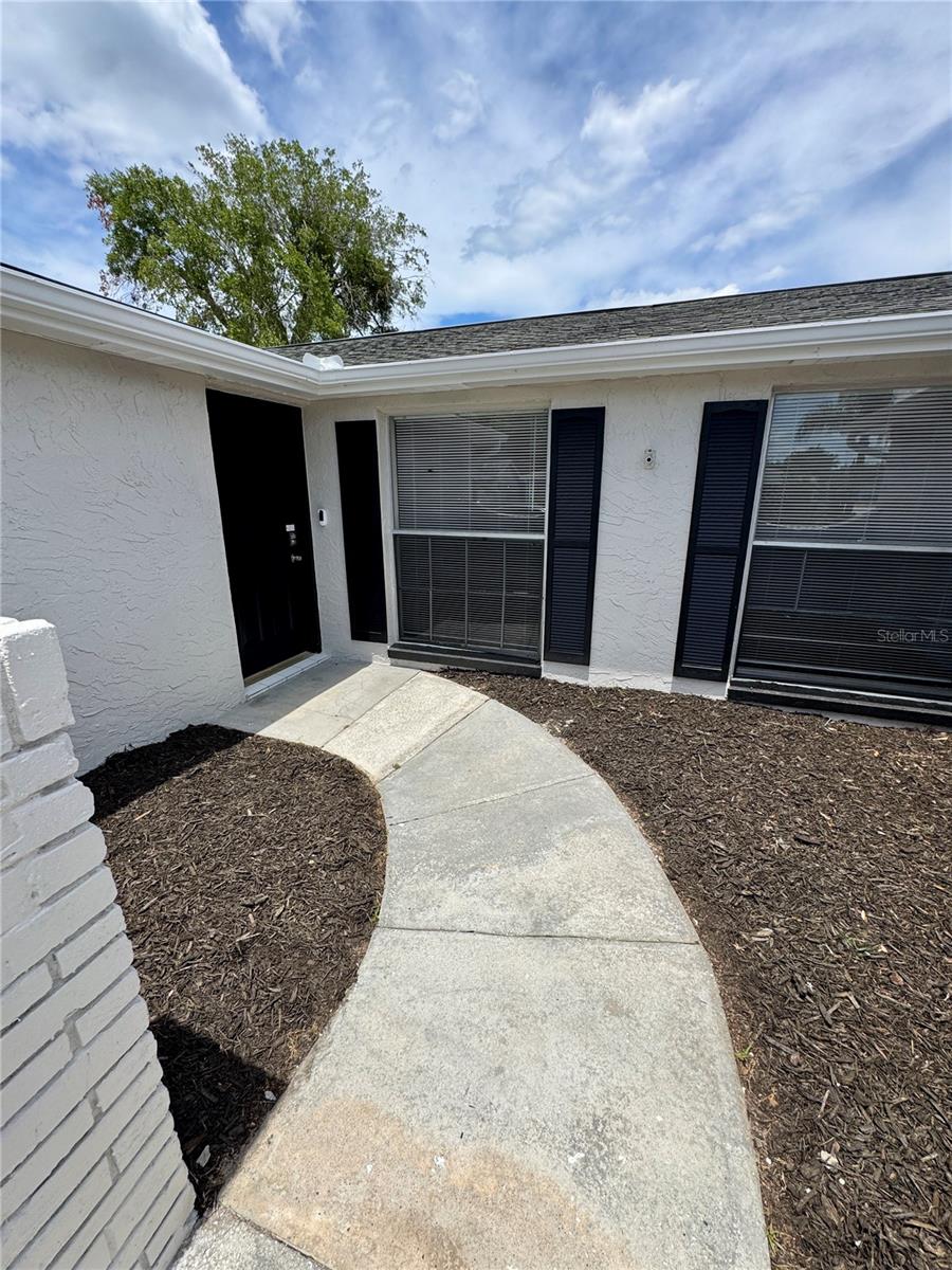 6135 SEABREEZE DR — photo 2