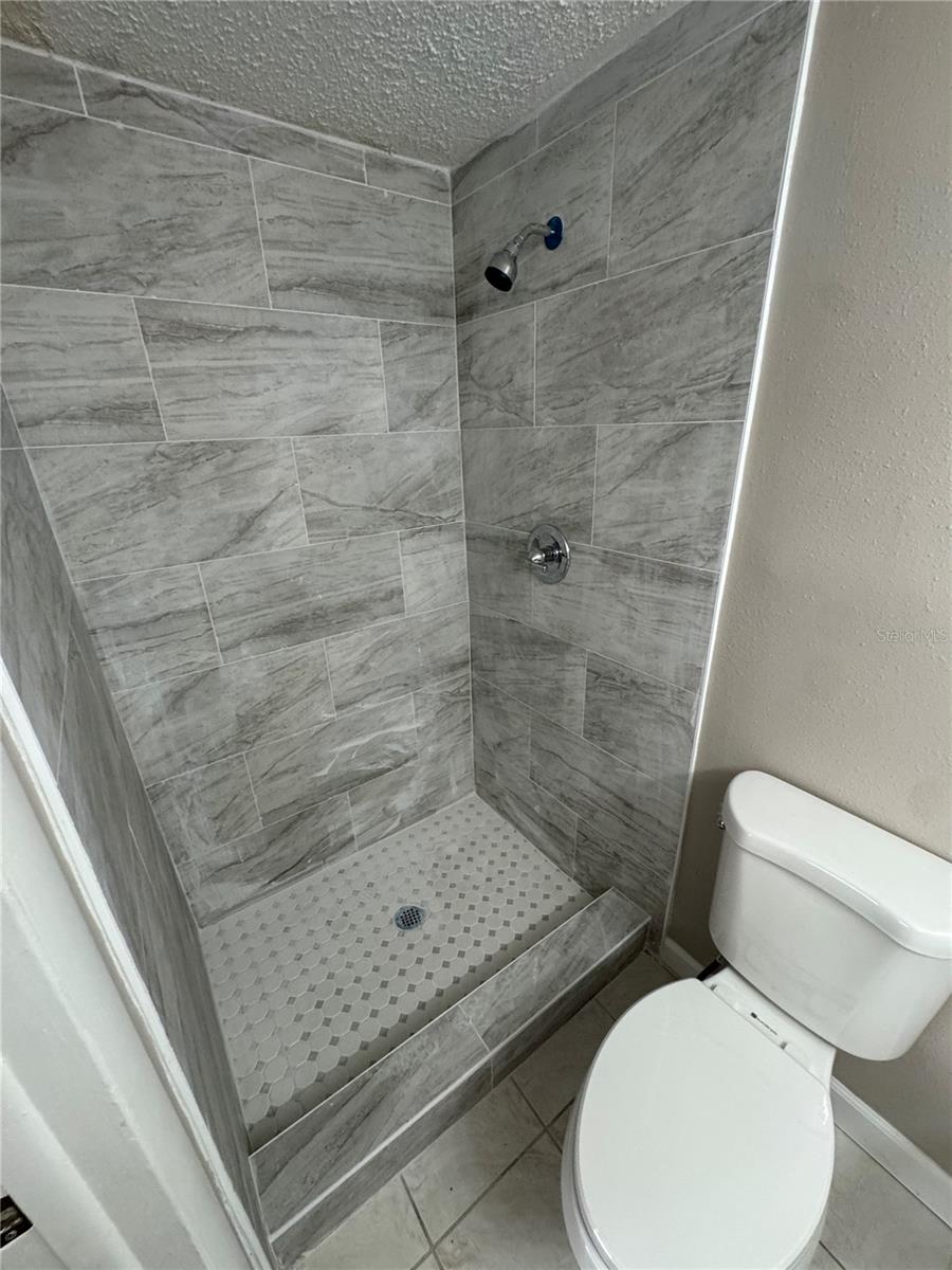 6135 SEABREEZE DR — photo 10