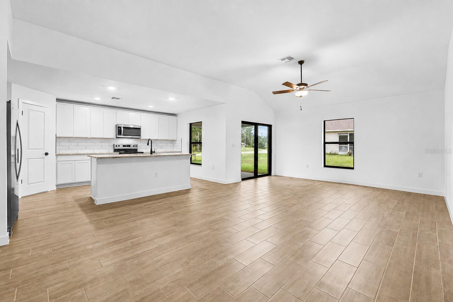 8014 LATOUR AVE — photo 18
