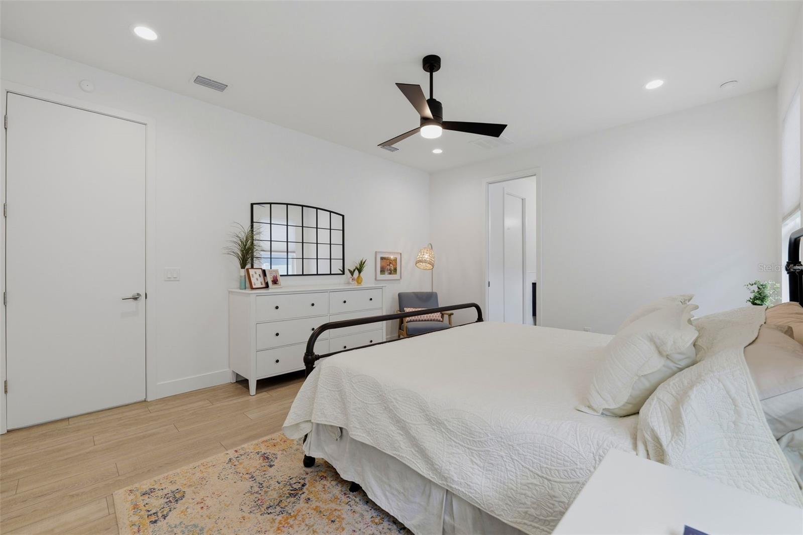 5160 DARTMOUTH AVE N — photo 30