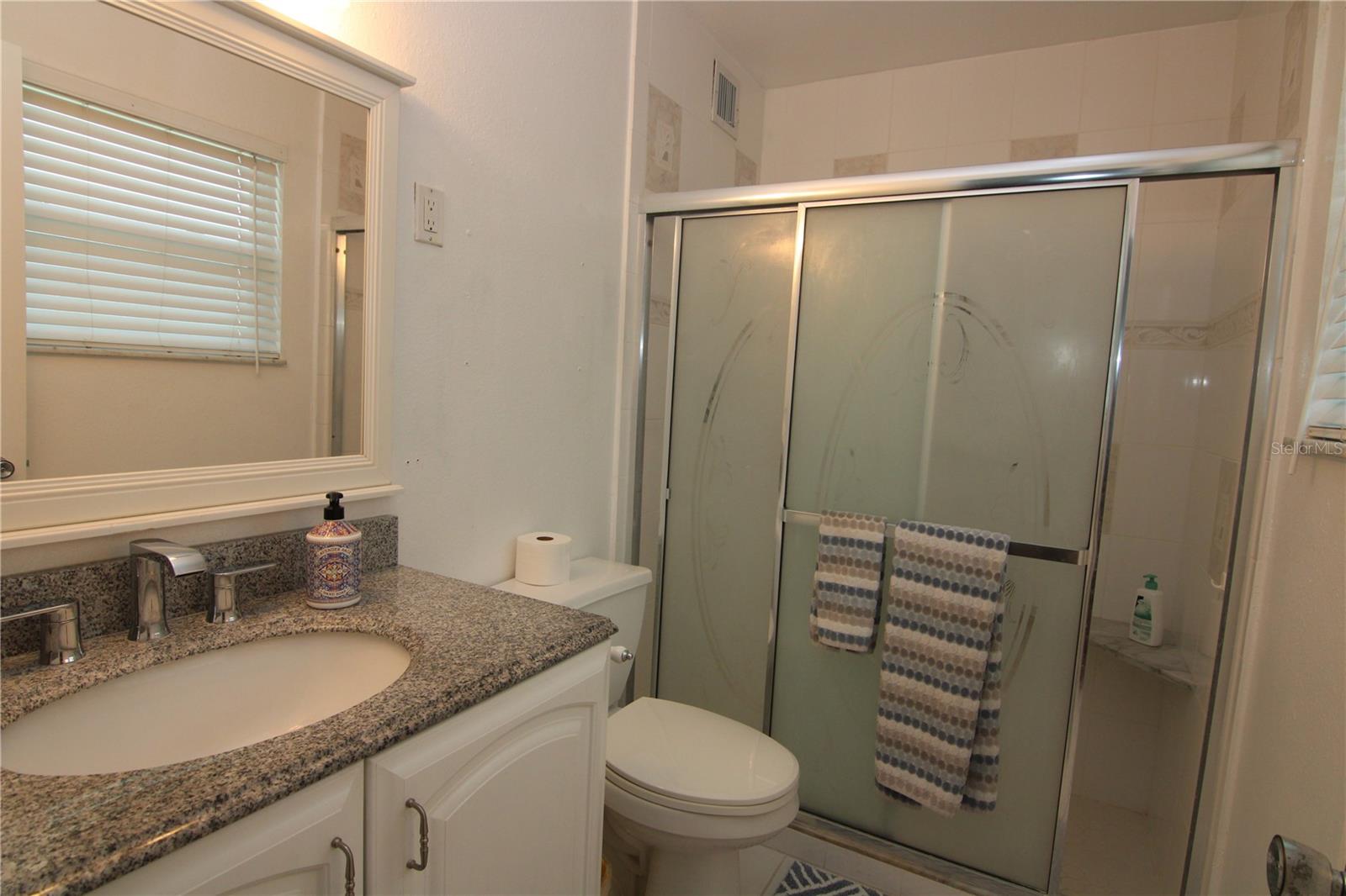 810 OAKMONT AVE — photo 13