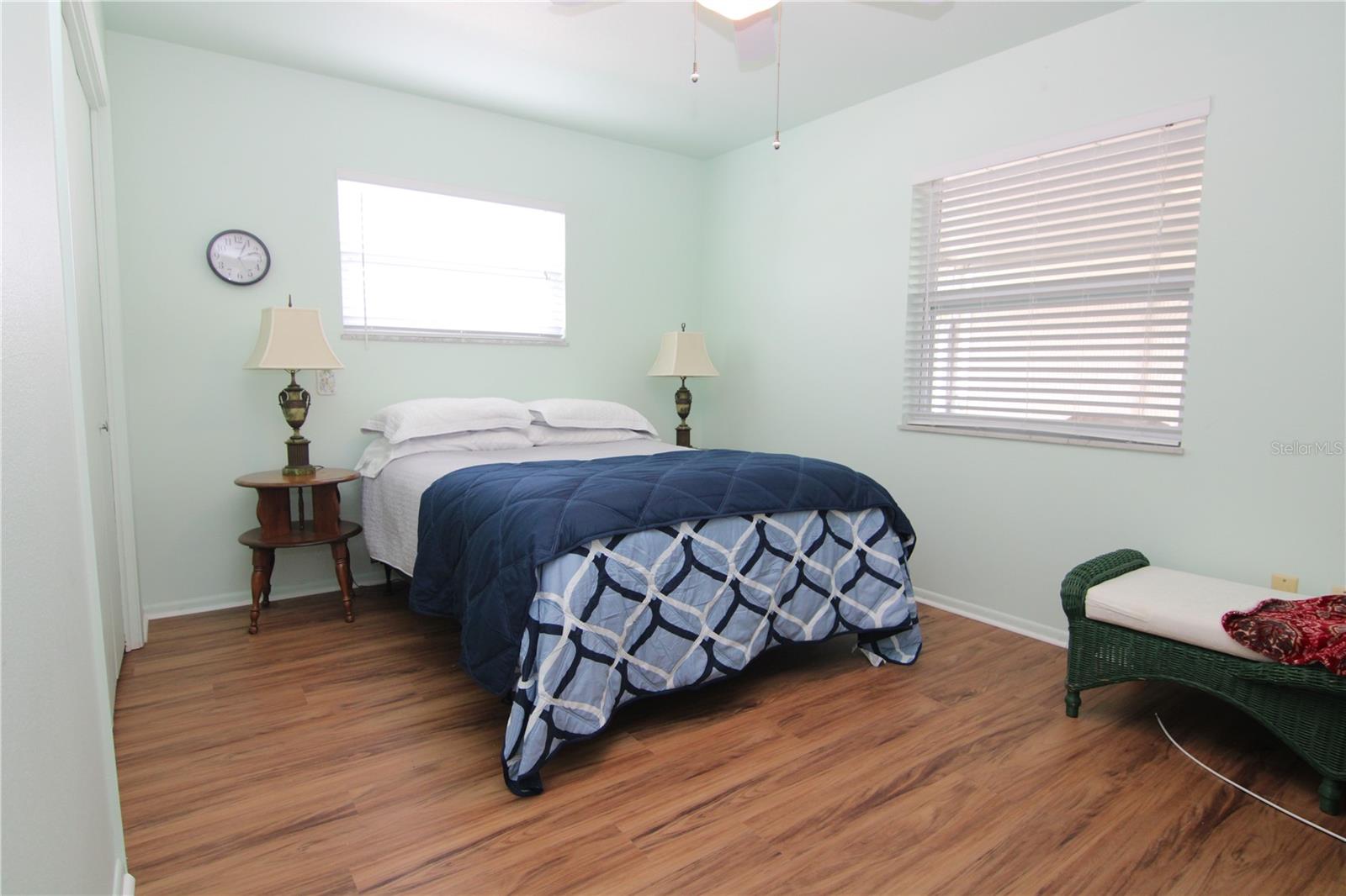 810 OAKMONT AVE — photo 14