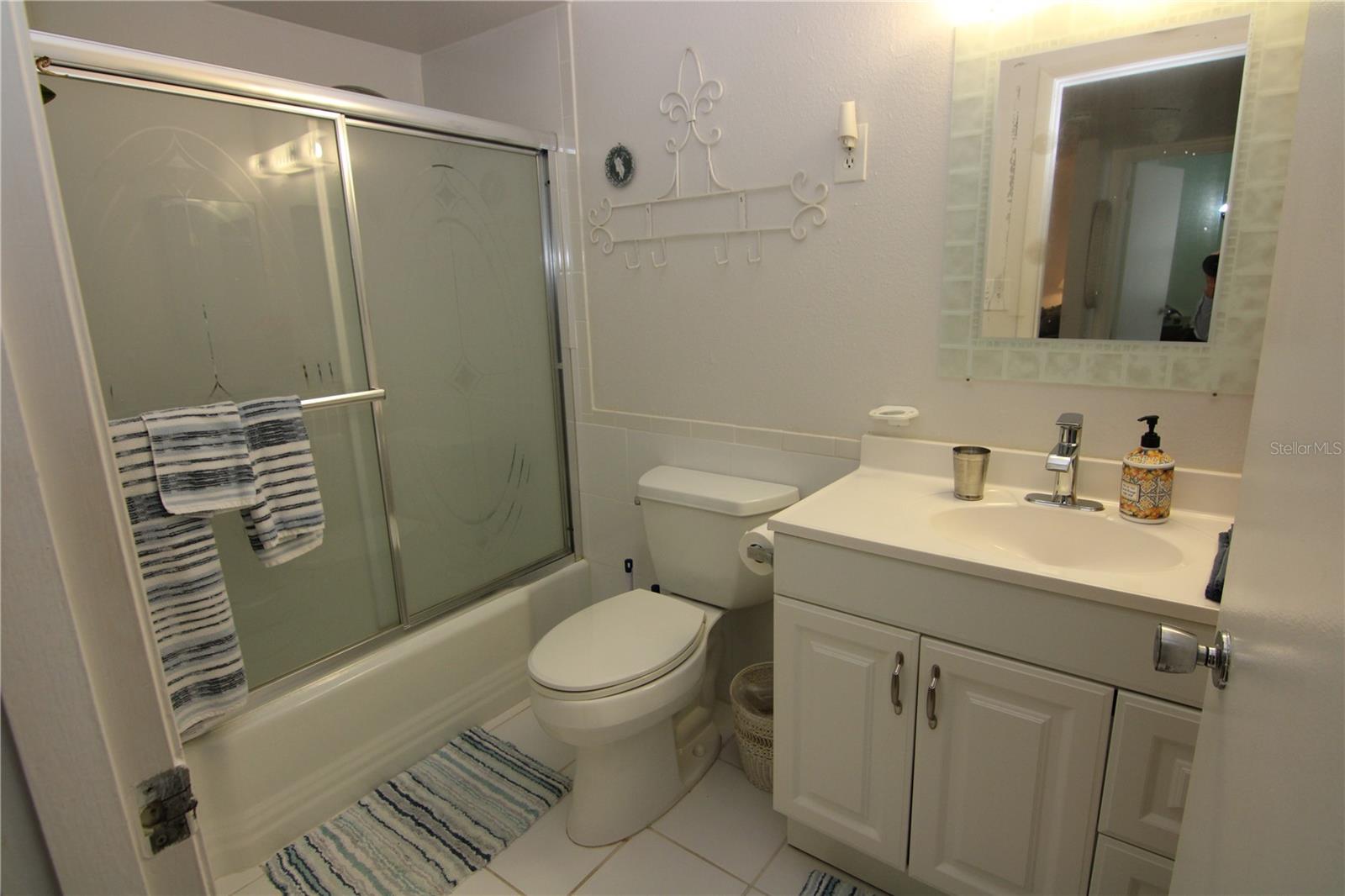 810 OAKMONT AVE — photo 10