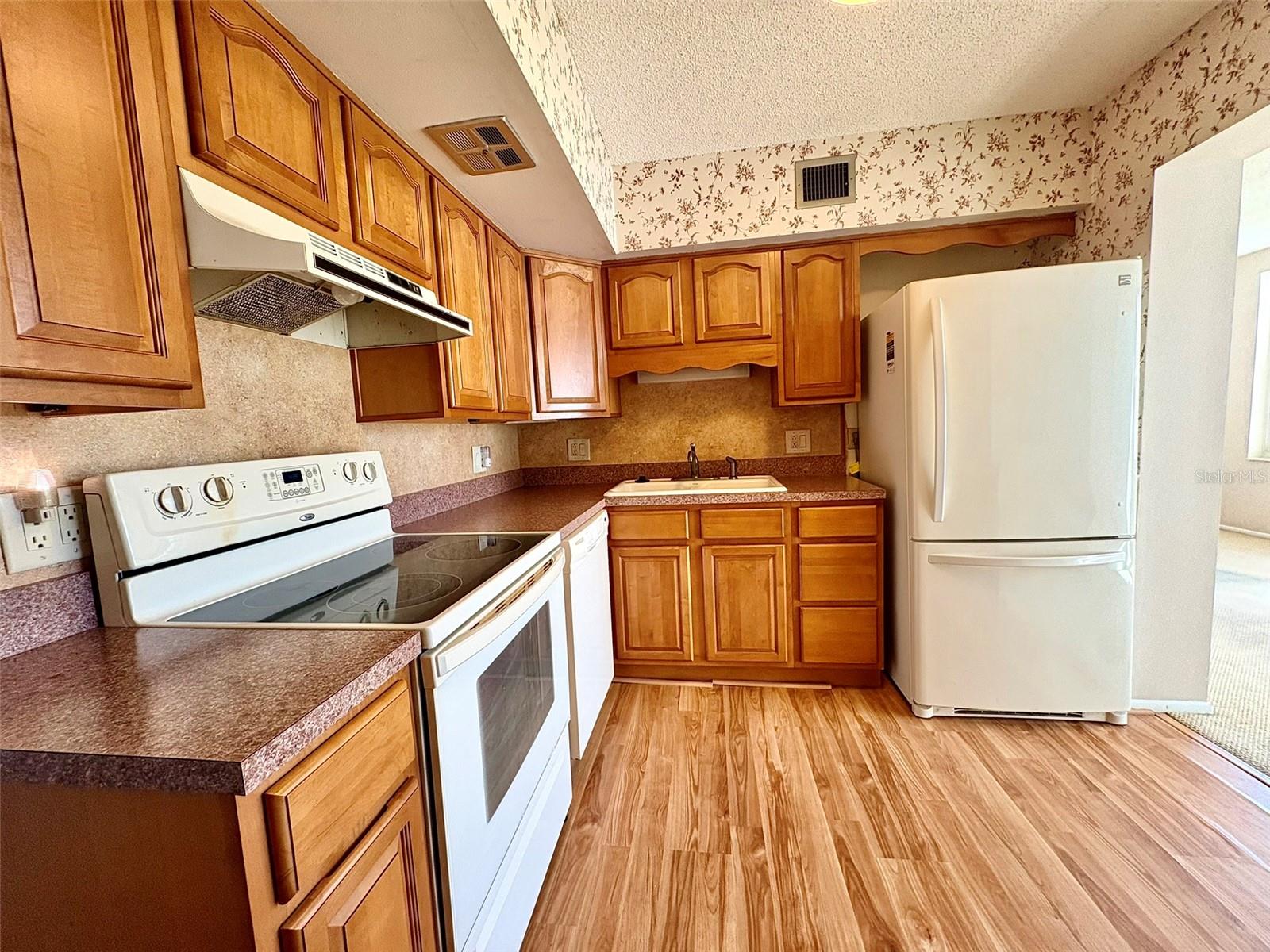 2428 COLUMBIA DR #36 — photo 10