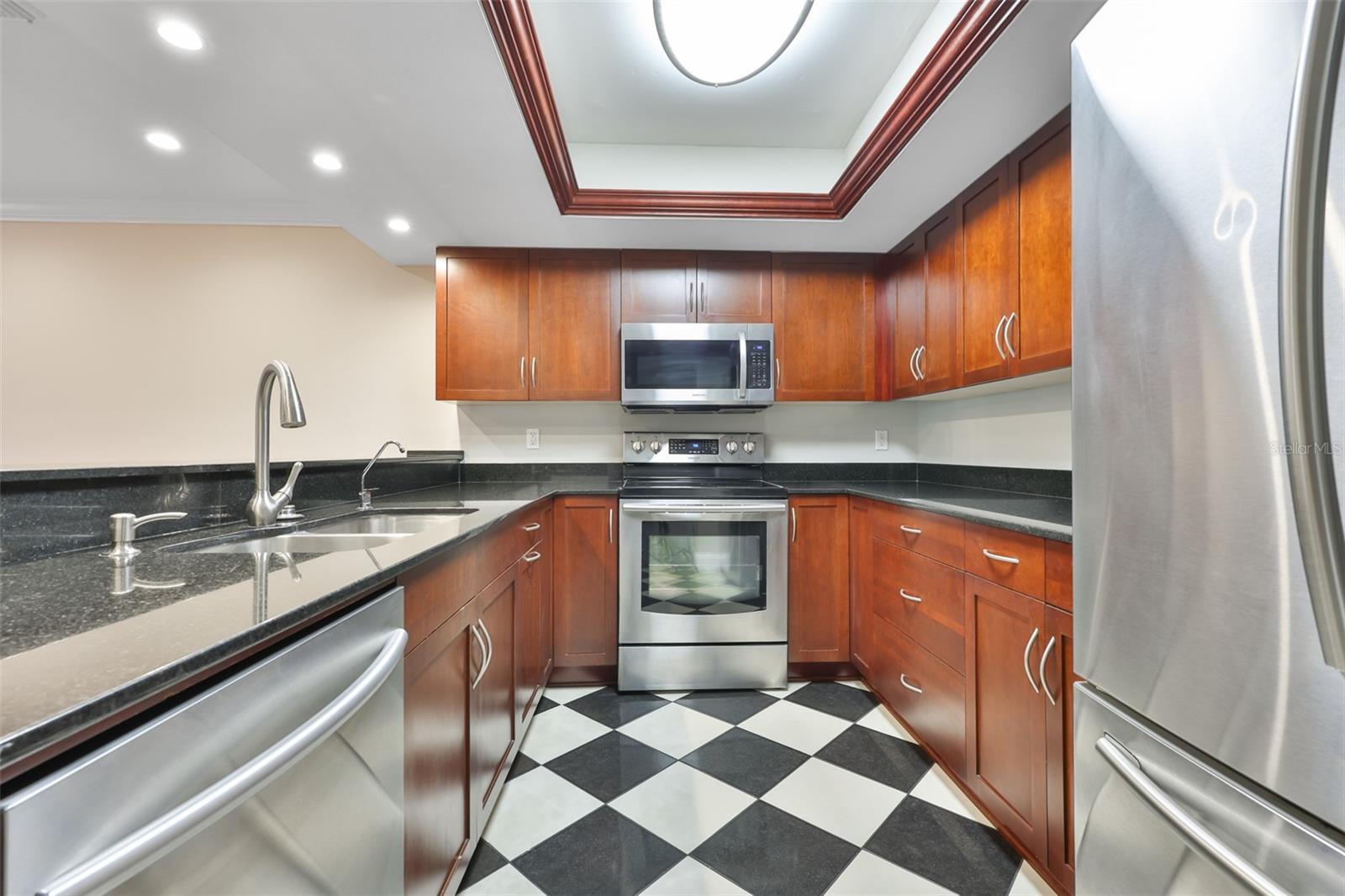 606 S GLEN AVE #10 — photo 3