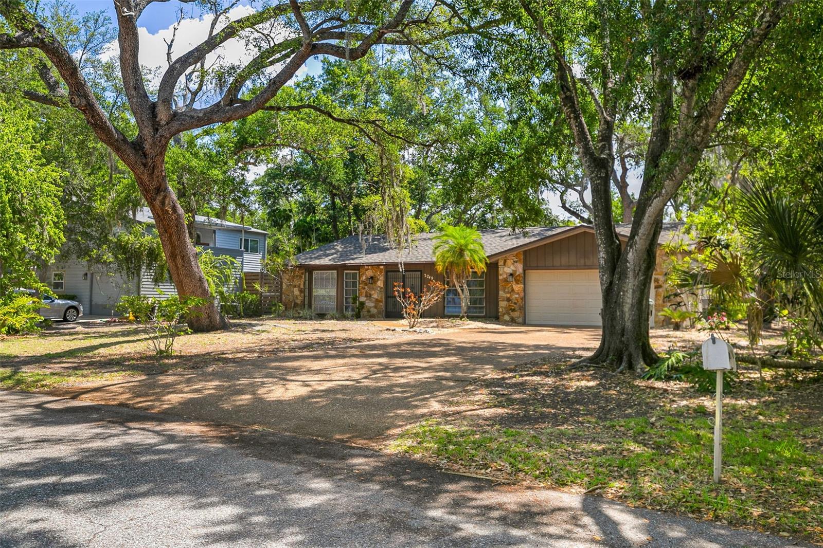 2749 GREENDALE DR — photo 3