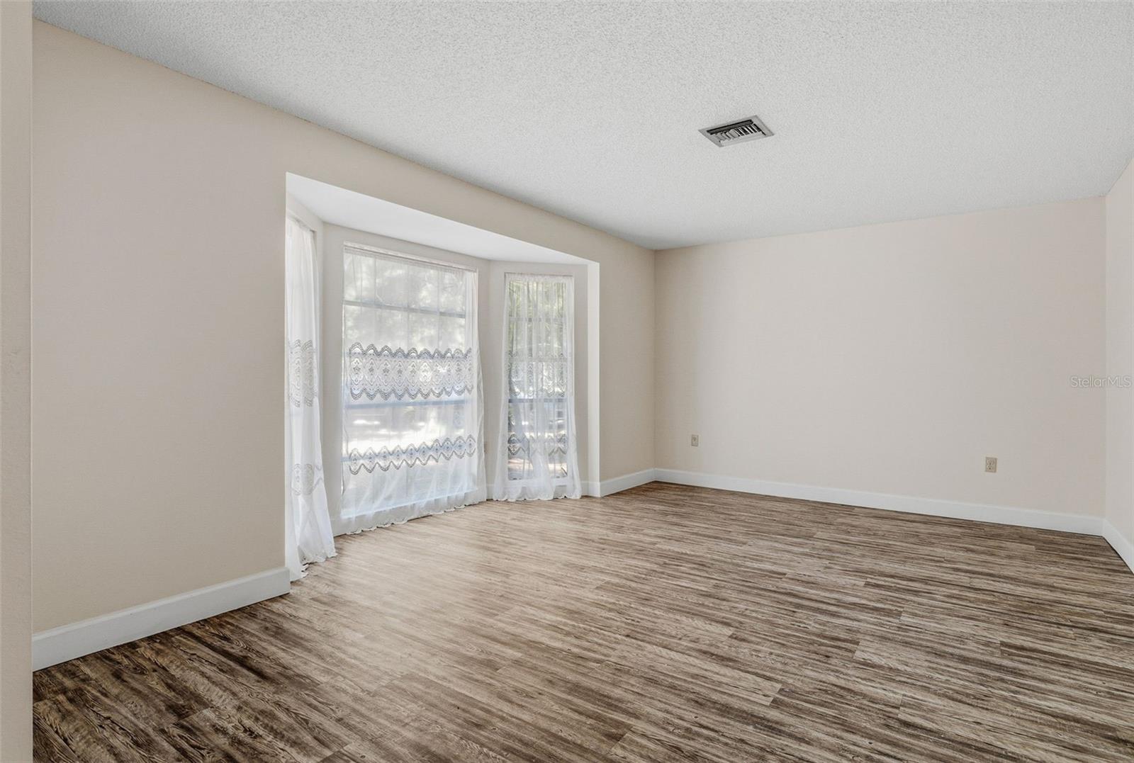 2749 GREENDALE DR — photo 8