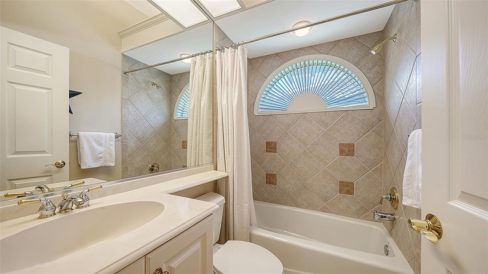 7507 ABBEY GLN — photo 33