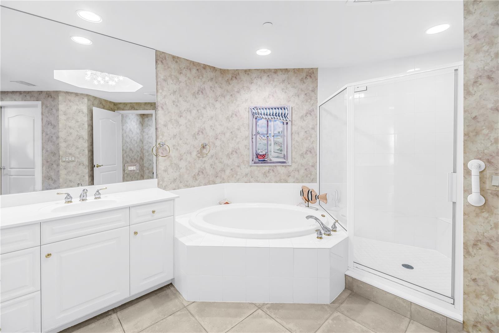 100 BEACH DR NE #702 — photo 23