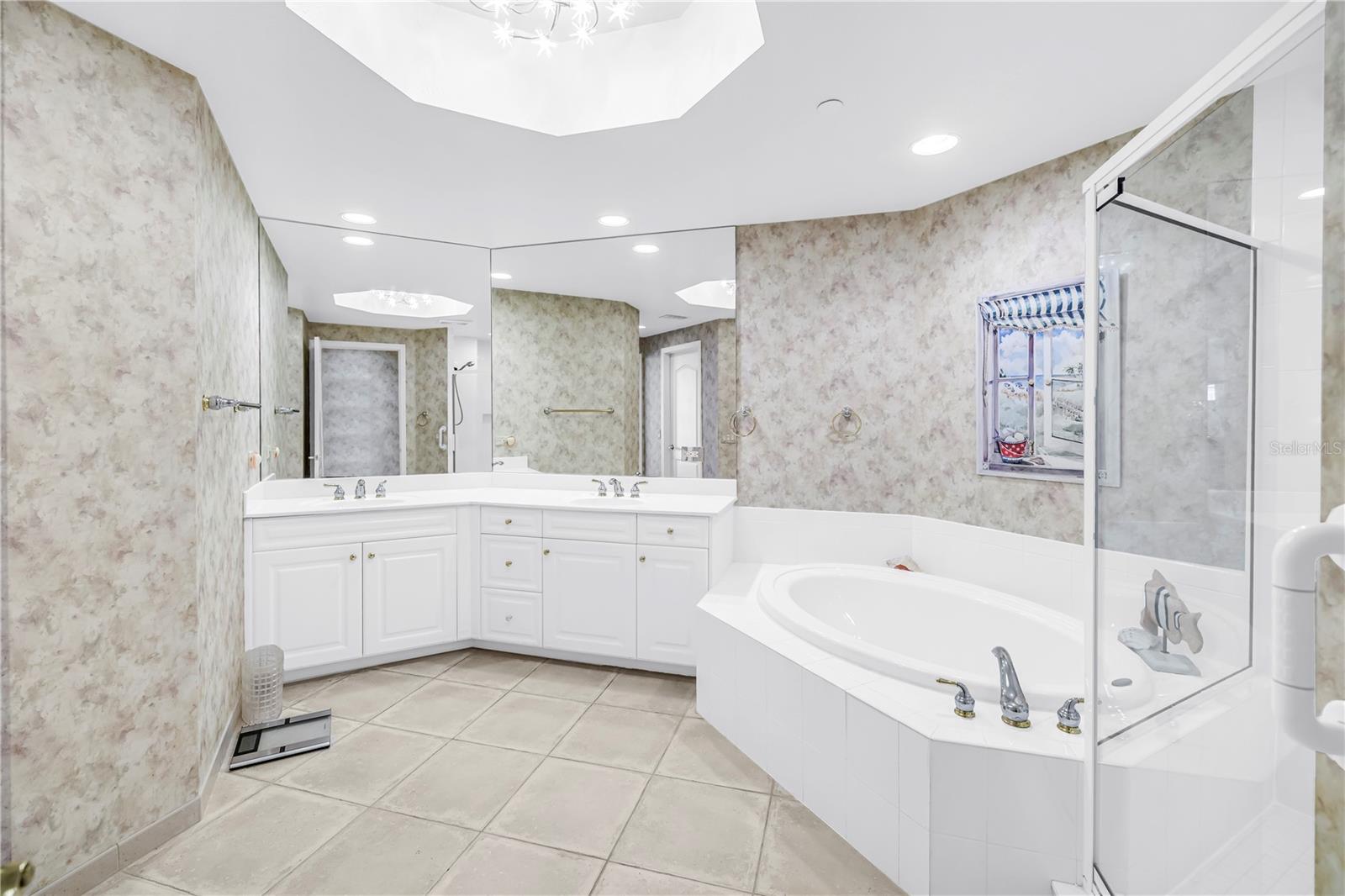 100 BEACH DR NE #702 — photo 22
