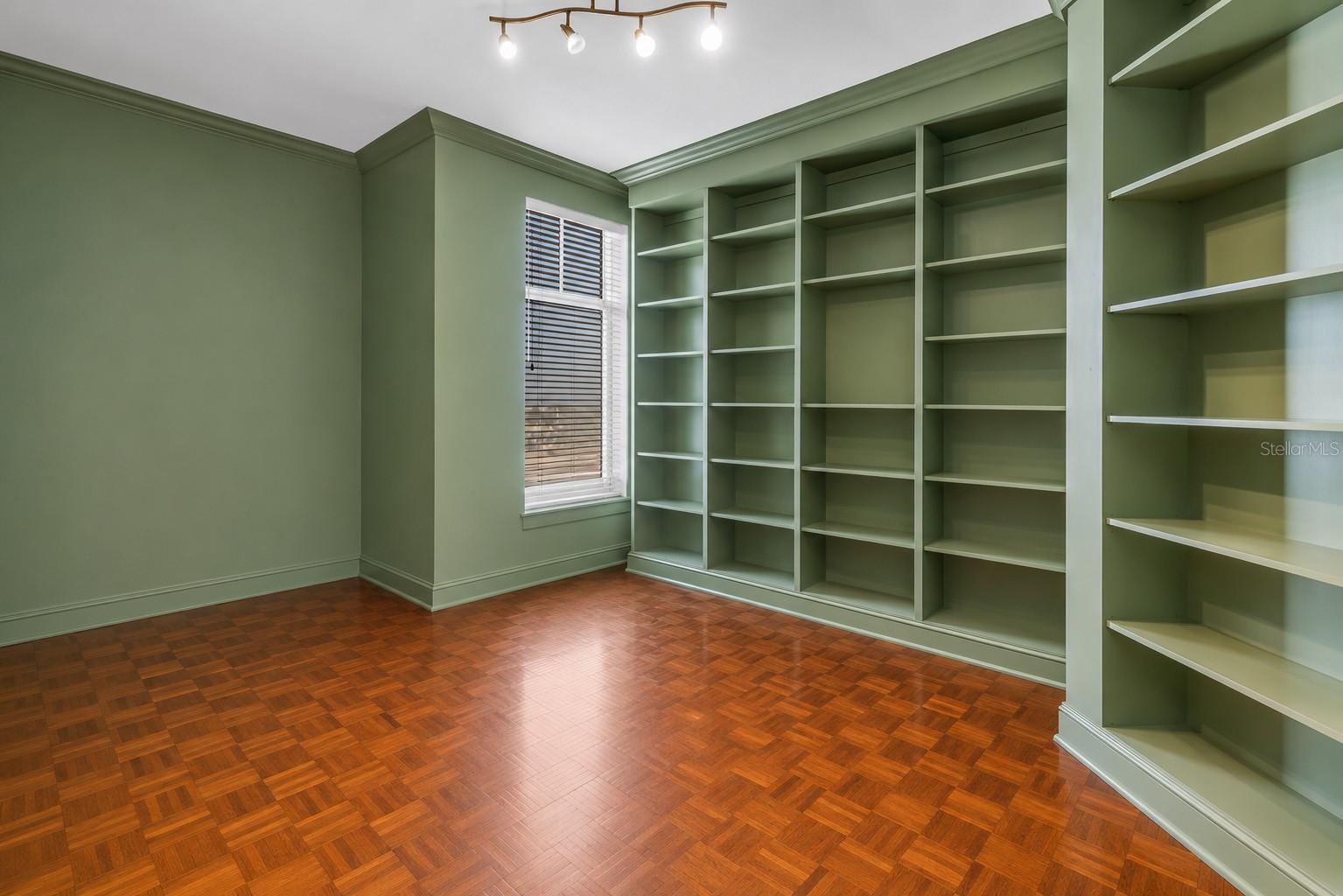 100 BEACH DR NE #702 — photo 30