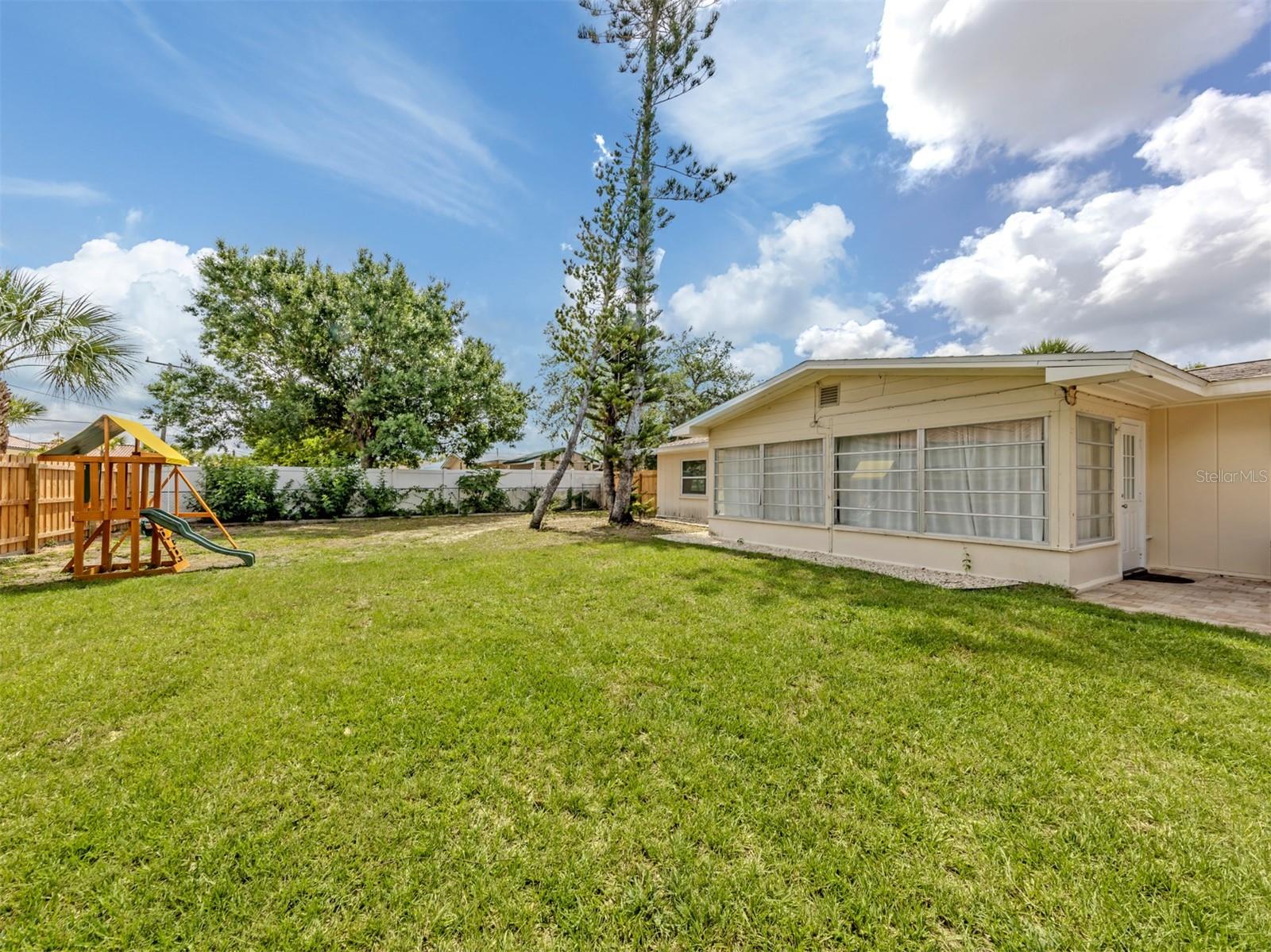 929 CYPRESS AVE — photo 33