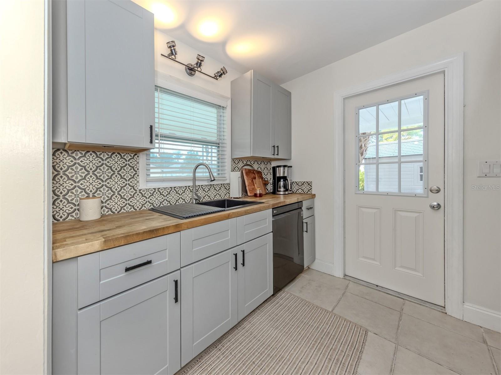 929 CYPRESS AVE — photo 4