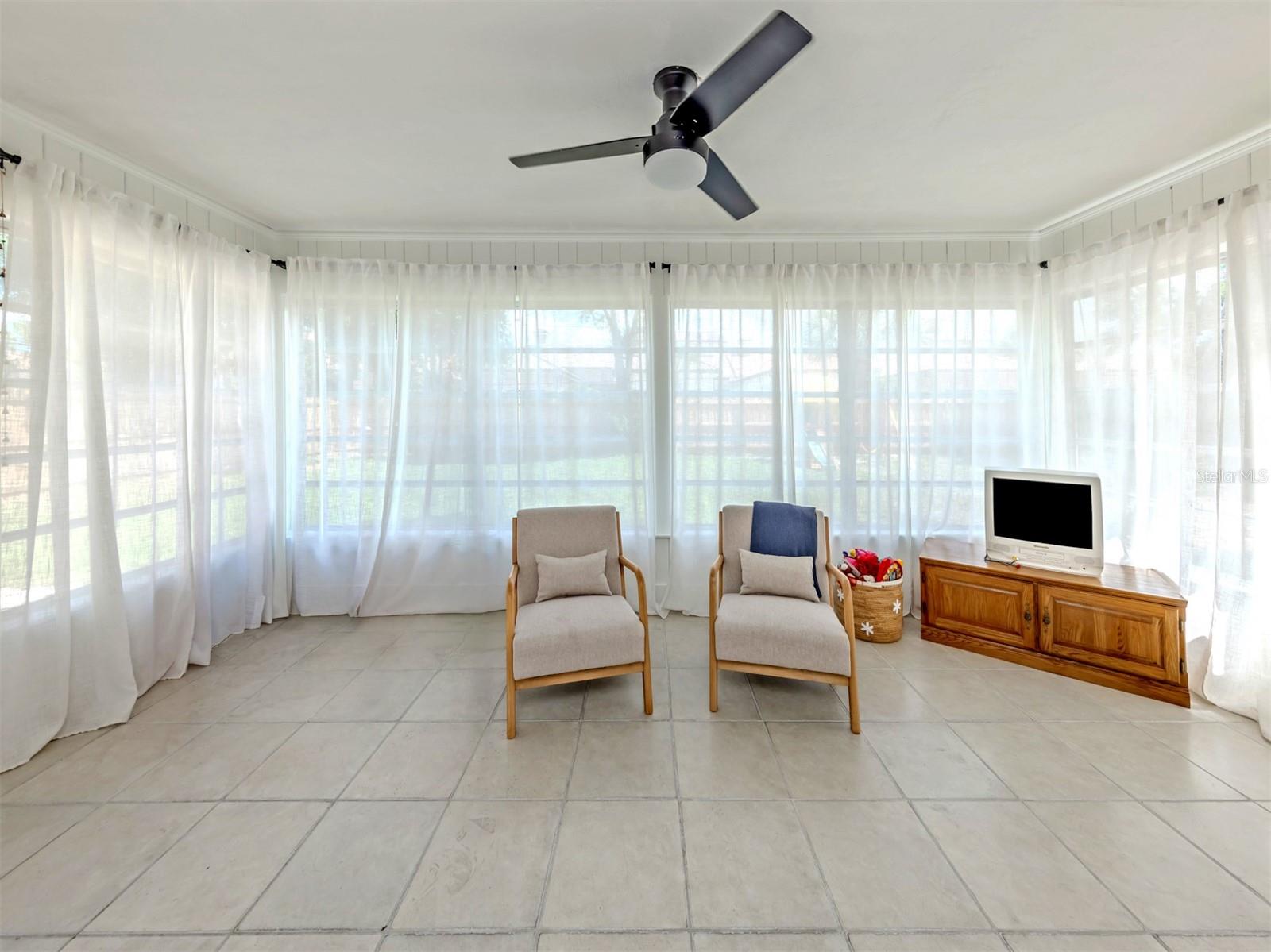 929 CYPRESS AVE — photo 15