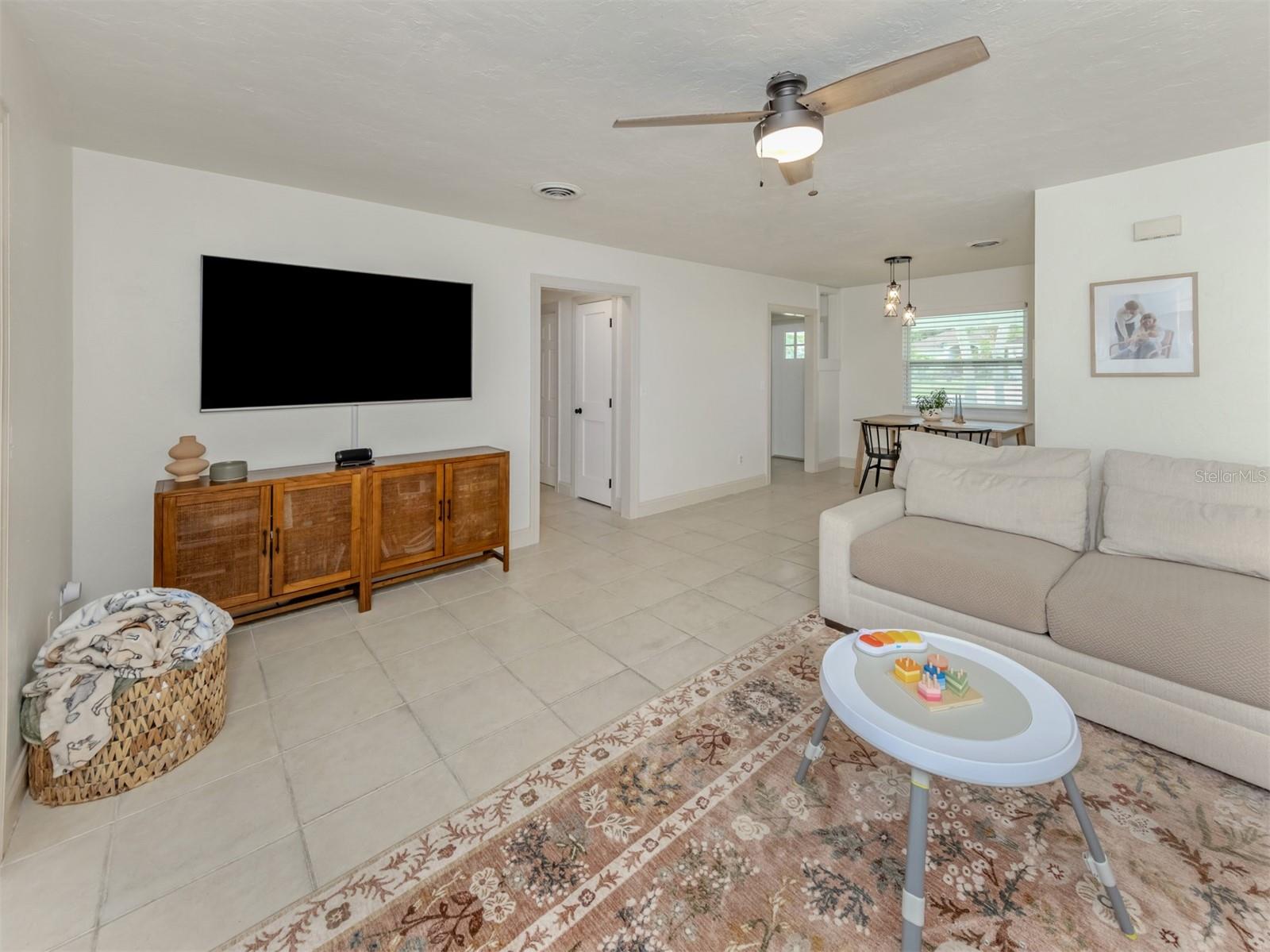 929 CYPRESS AVE — photo 18