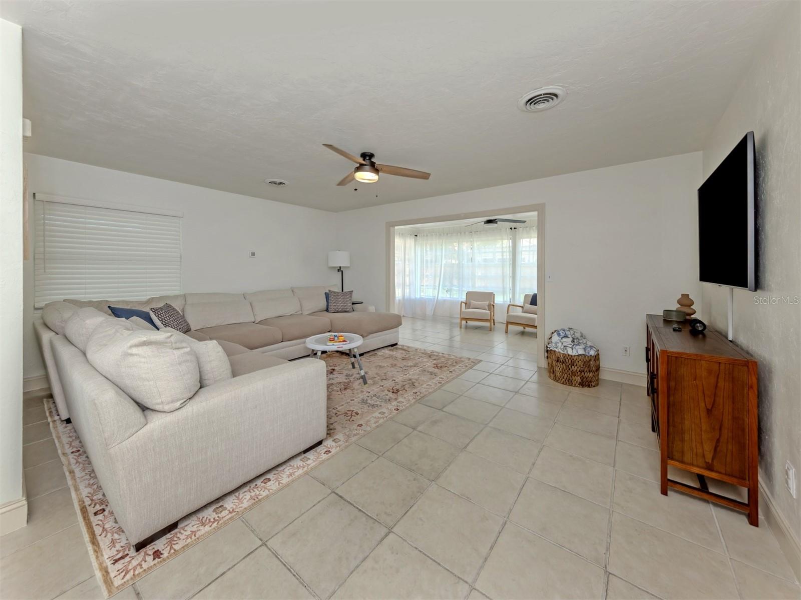 929 CYPRESS AVE — photo 31