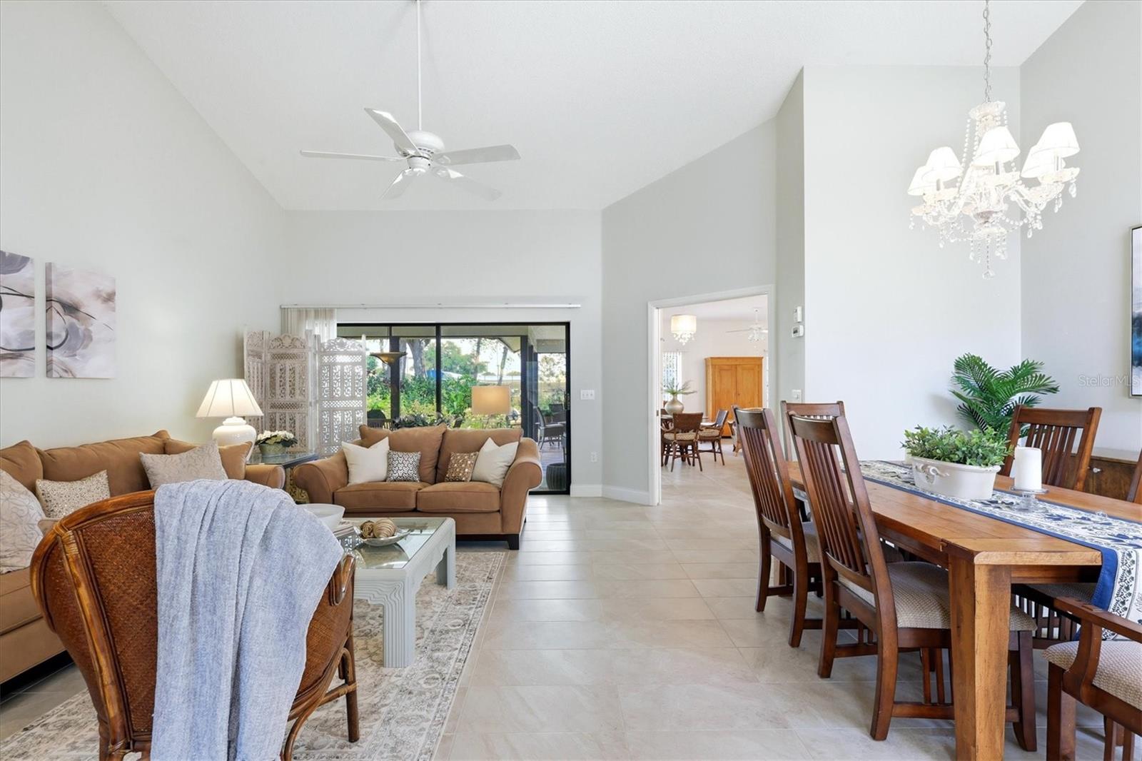 216 CARRIAGE HOUSE LN #216 — photo 4