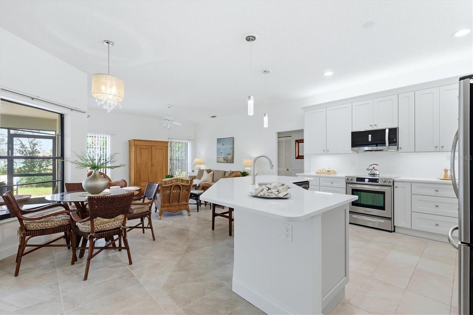 216 CARRIAGE HOUSE LN #216 — photo 8