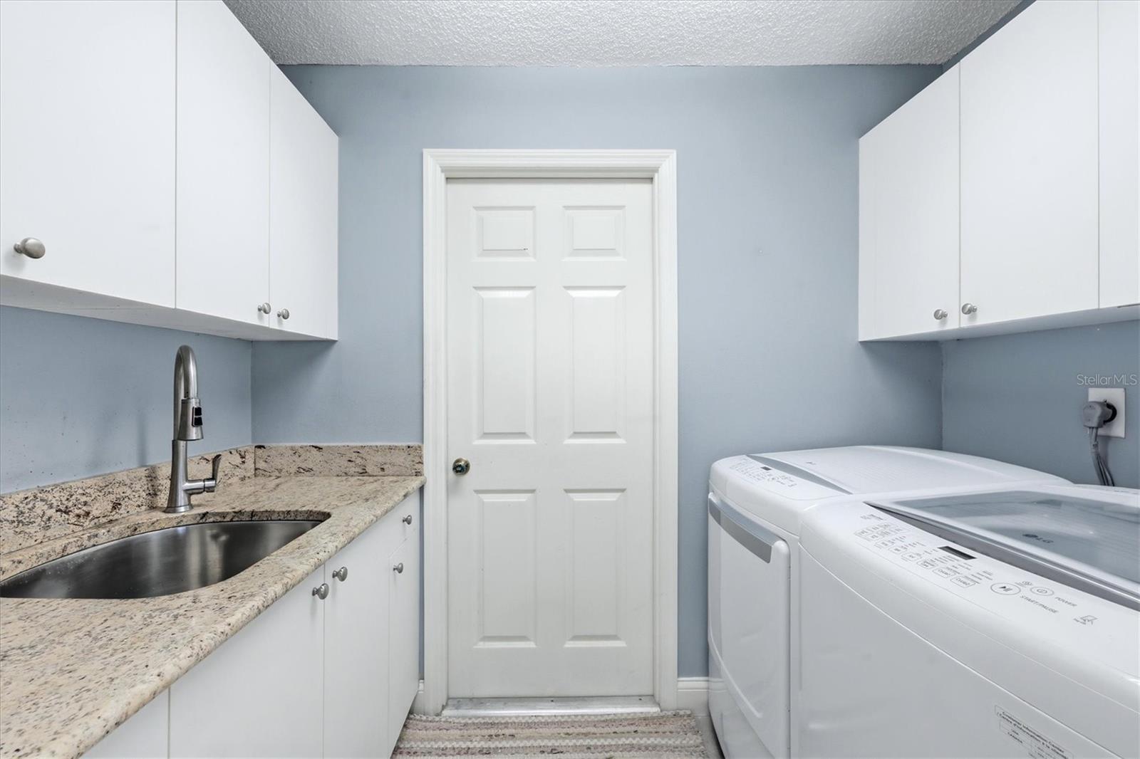 216 CARRIAGE HOUSE LN #216 — photo 25