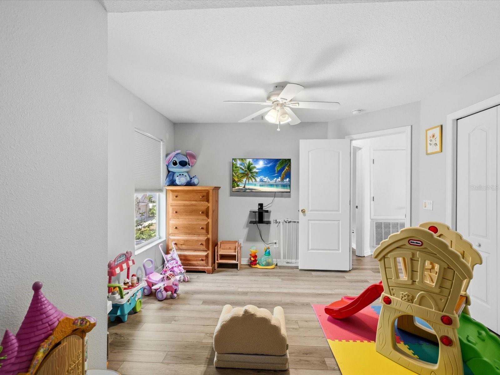 21014 FOLLENSBY CT — photo 32