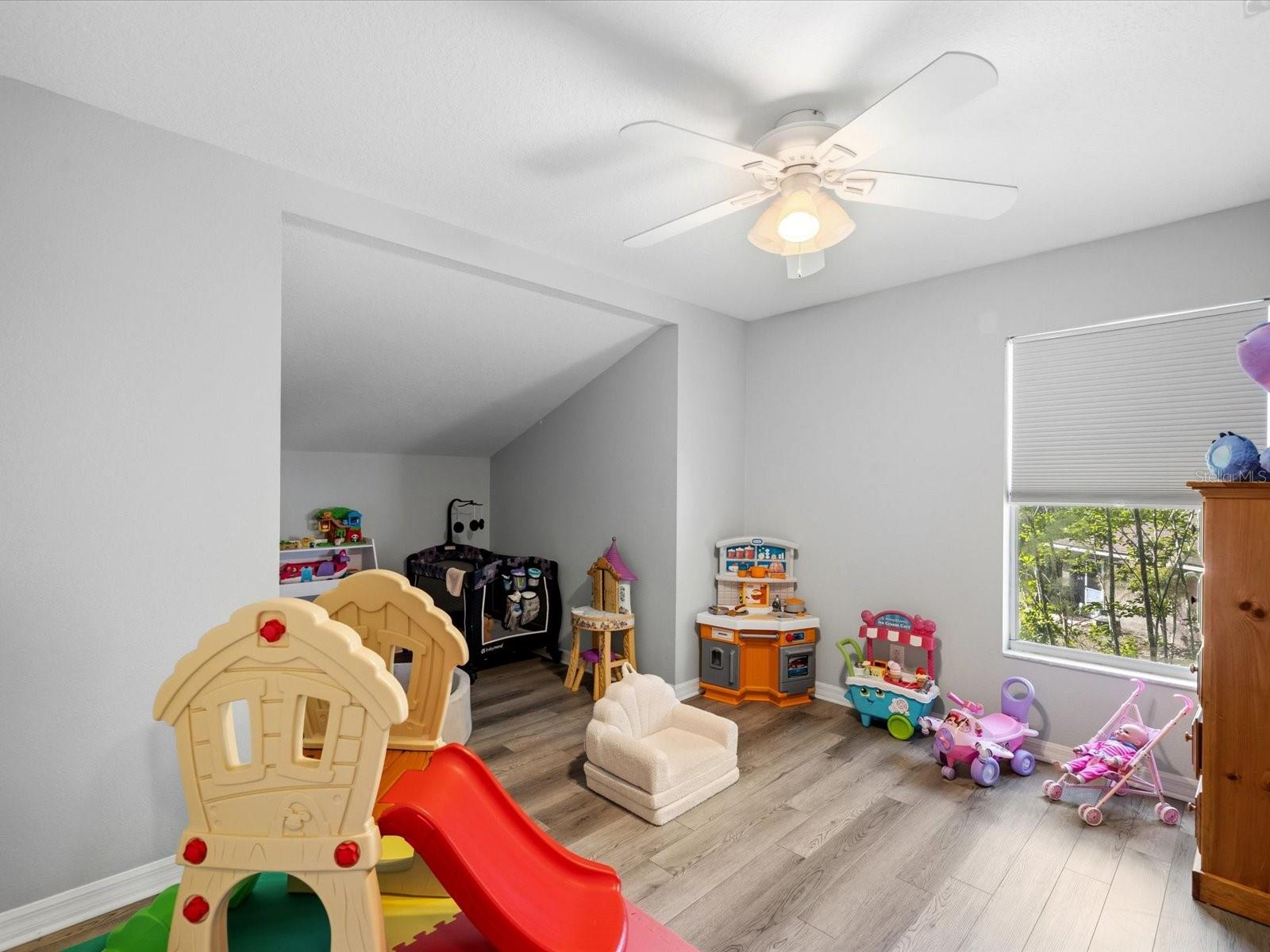 21014 FOLLENSBY CT — photo 31