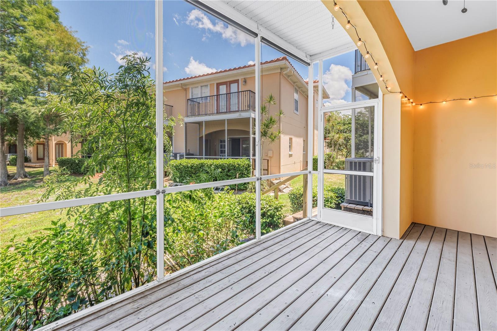 409 BARCELONA DR — photo 9