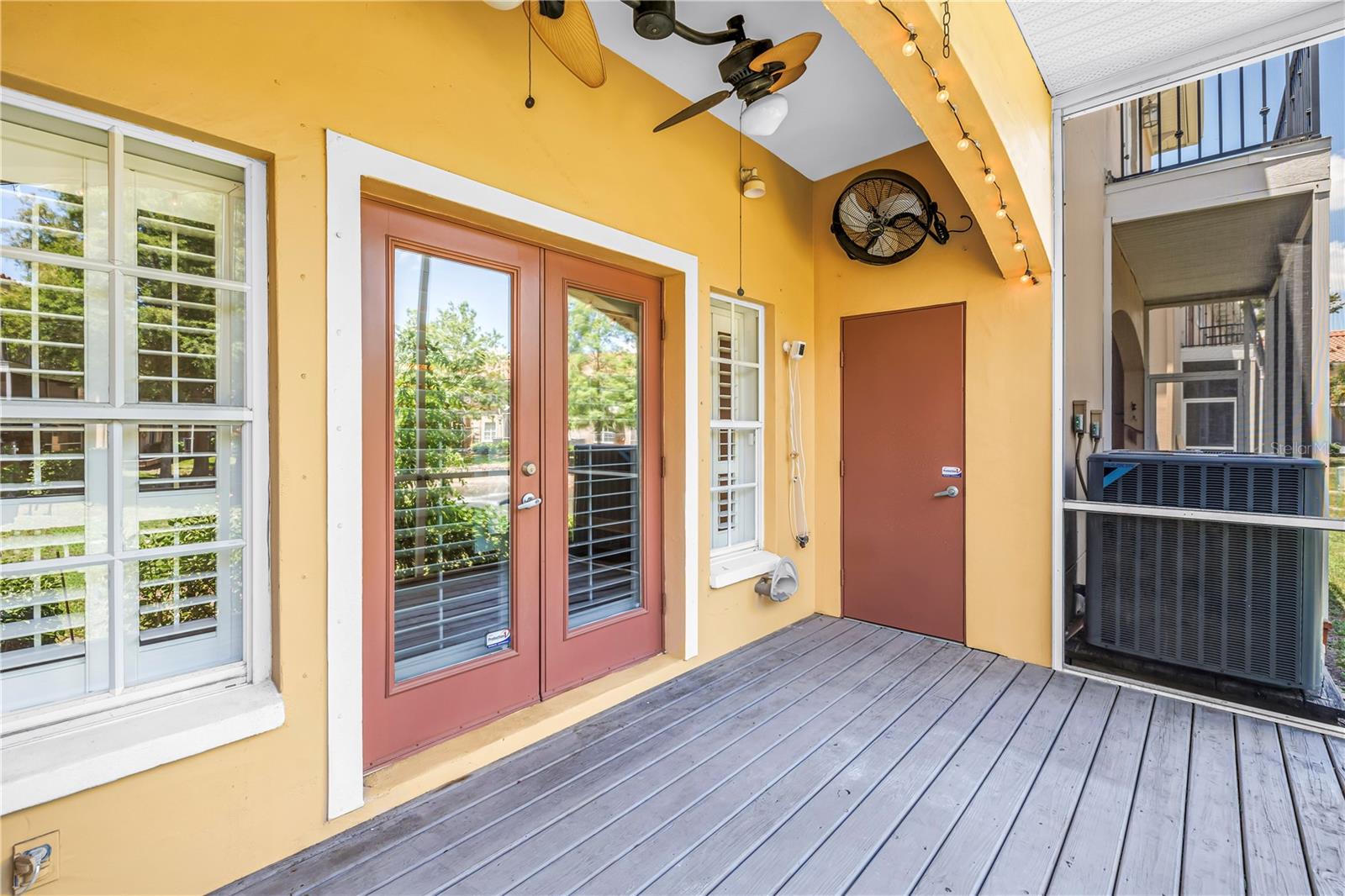 409 BARCELONA DR — photo 11