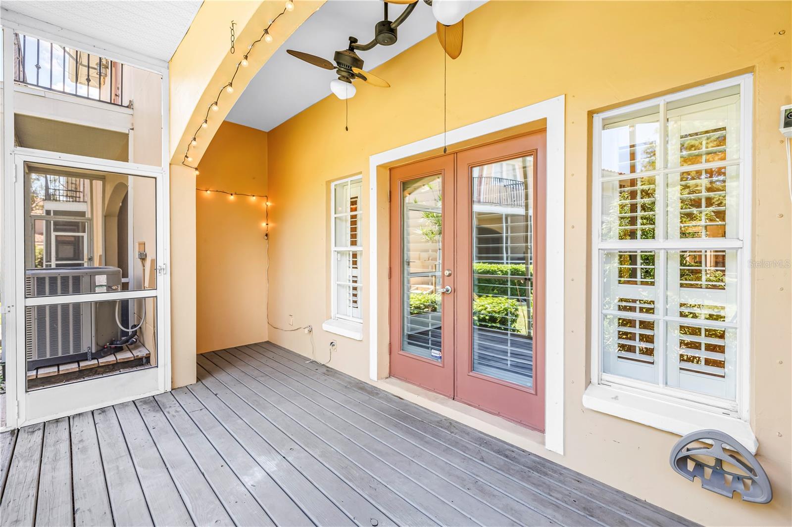 409 BARCELONA DR — photo 10