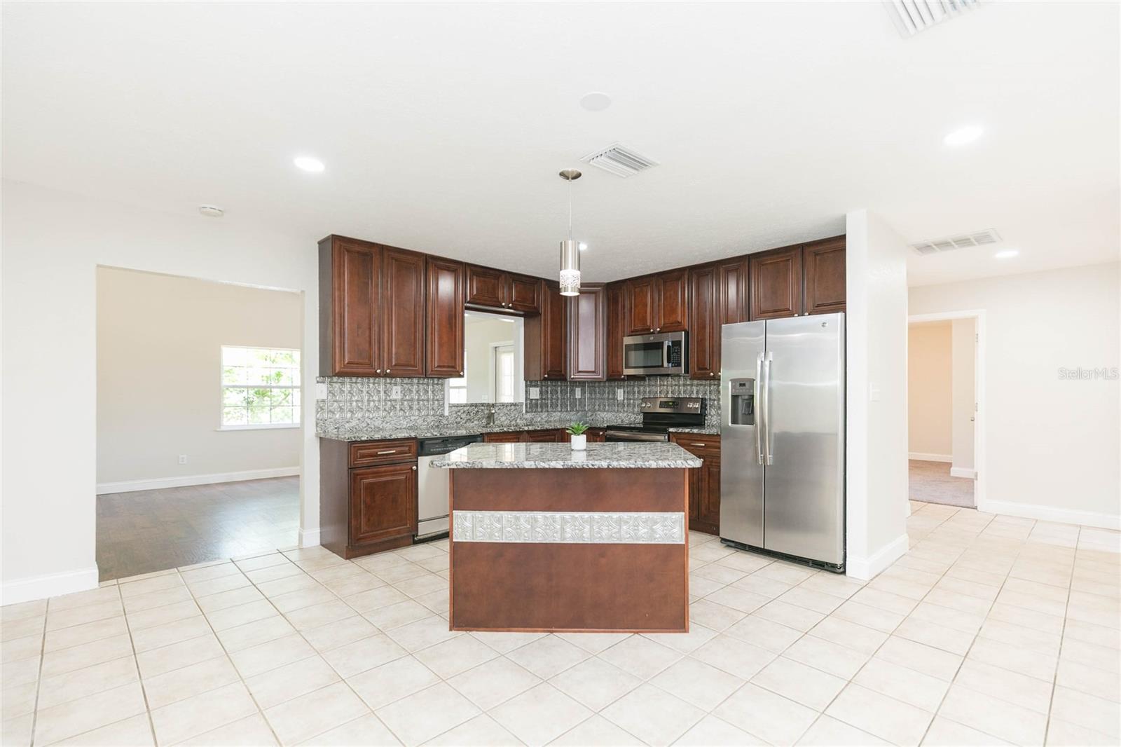 13410 LEE ST — photo 3