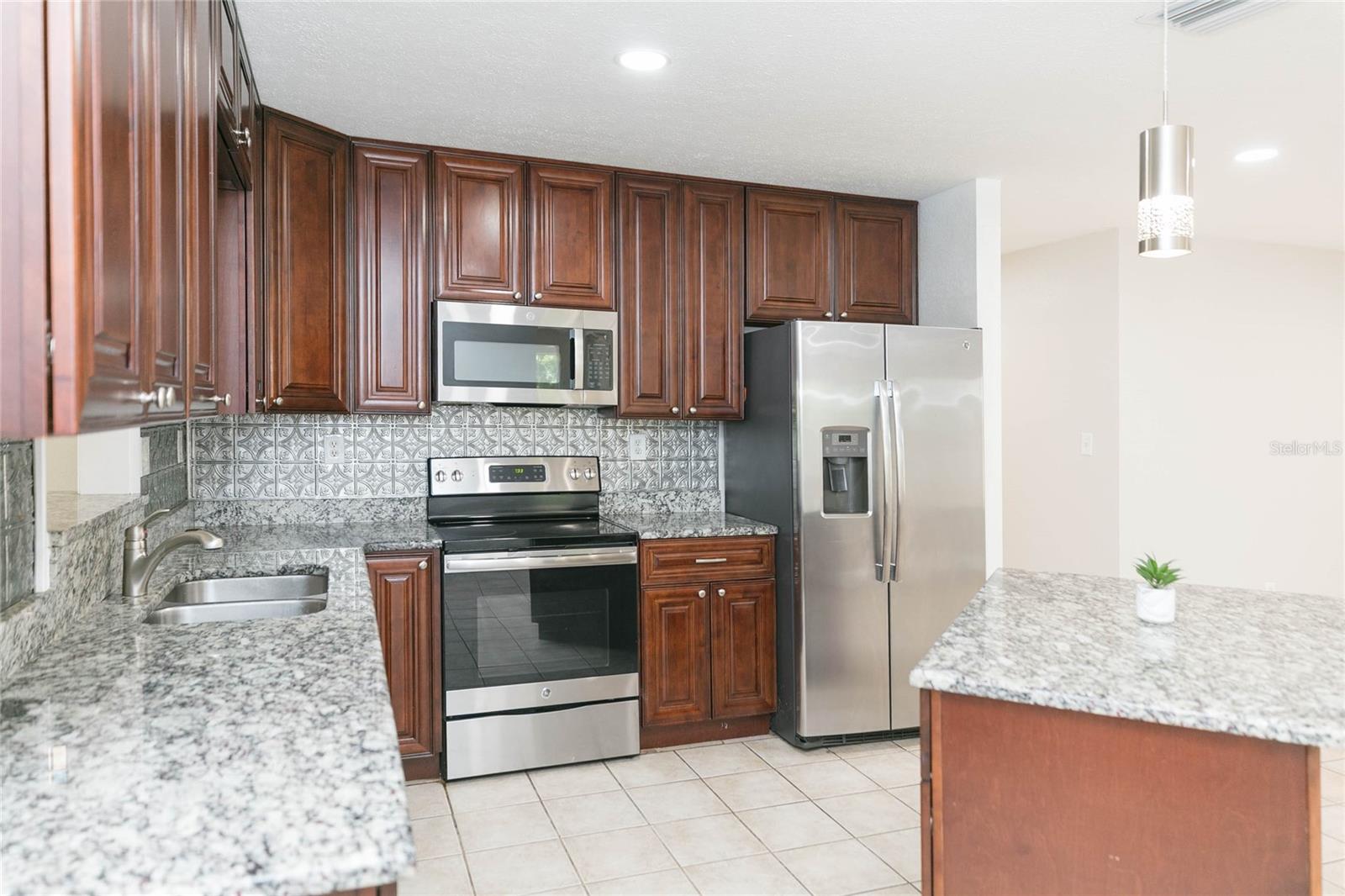13410 LEE ST — photo 8