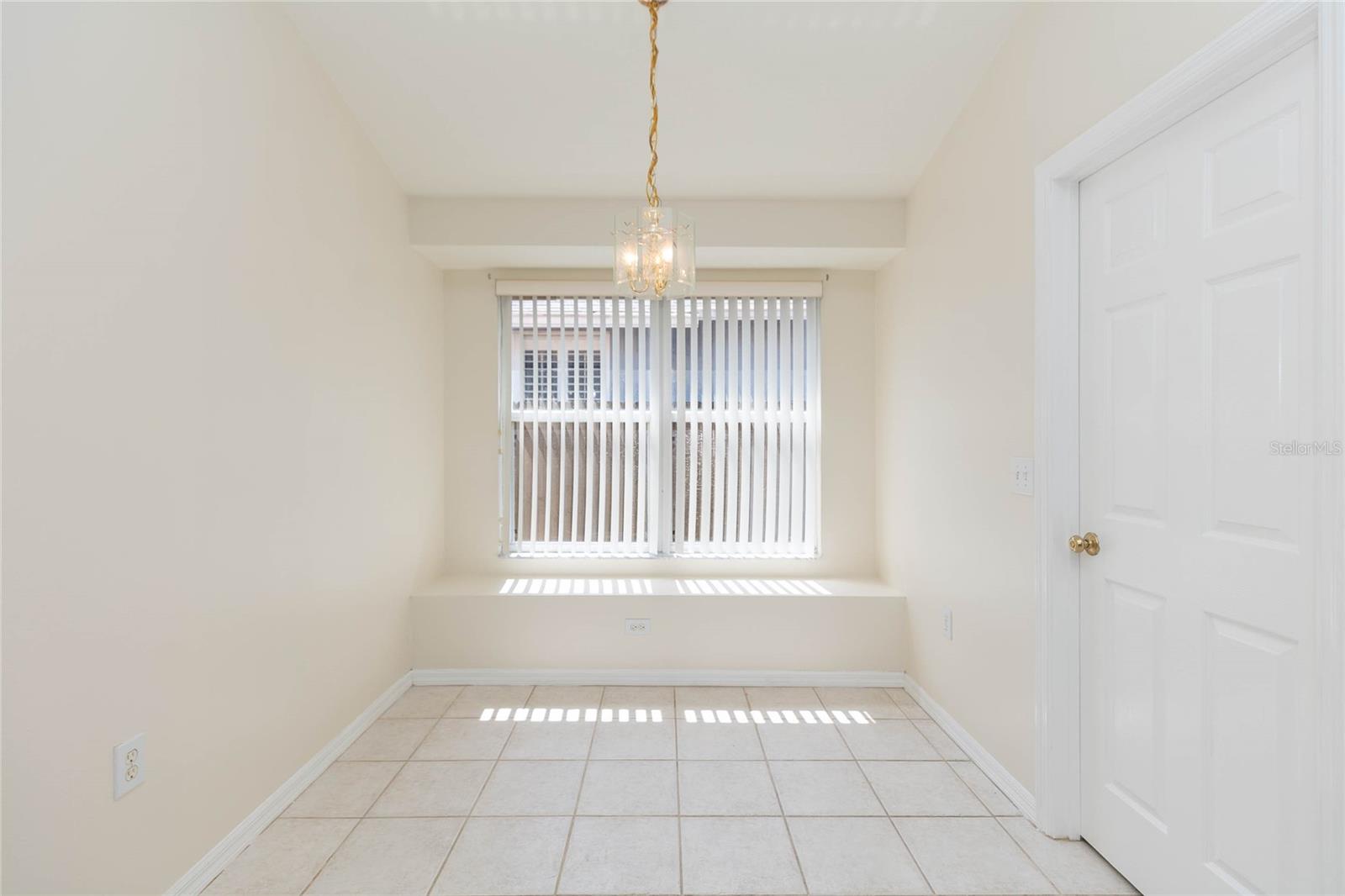 22704 RODERICK DR — photo 13