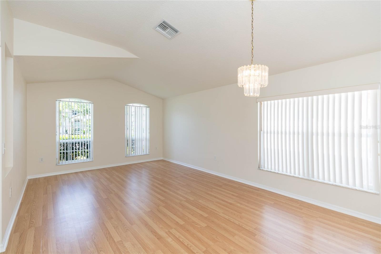 22704 RODERICK DR — photo 5