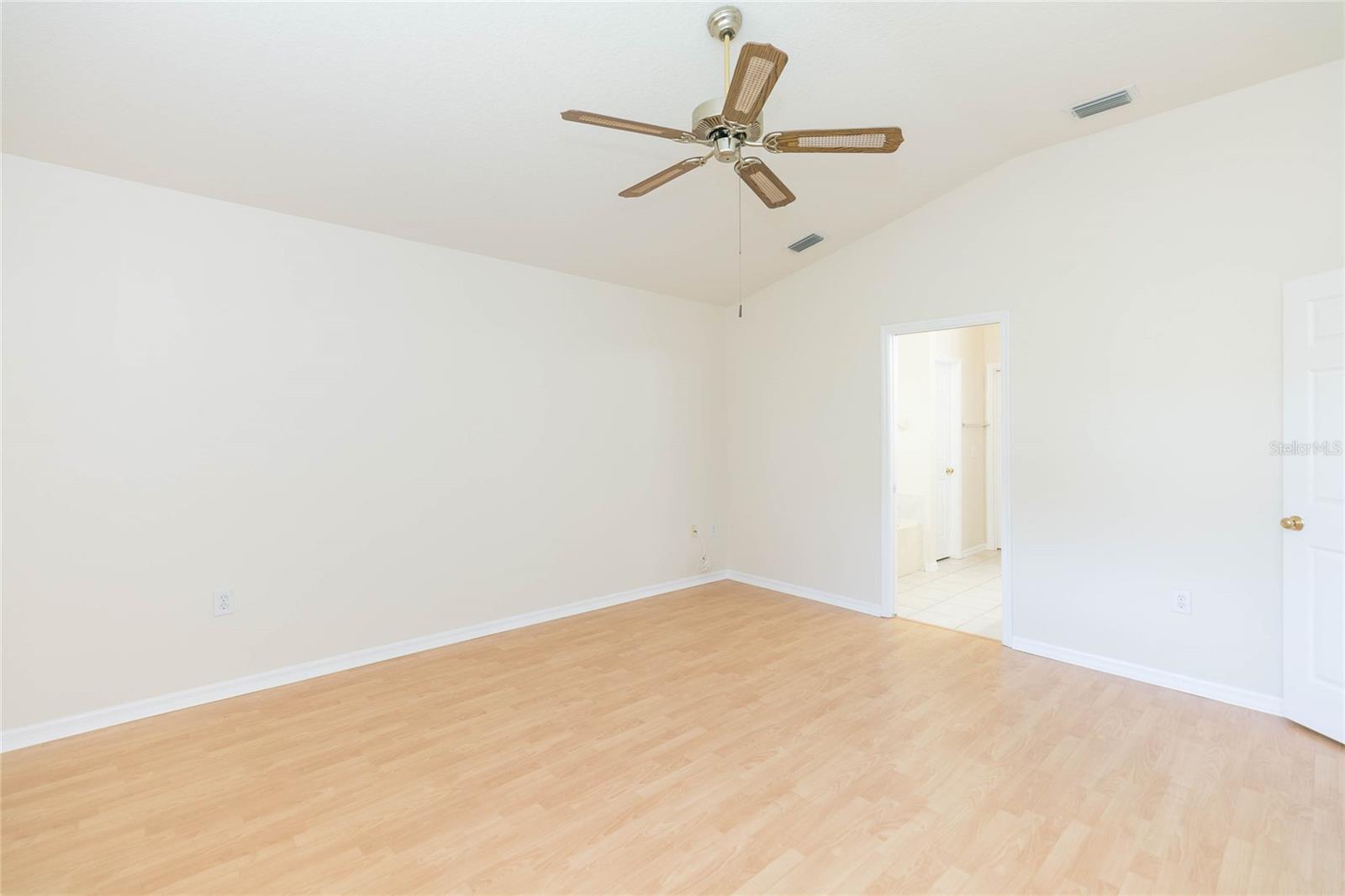 22704 RODERICK DR — photo 26