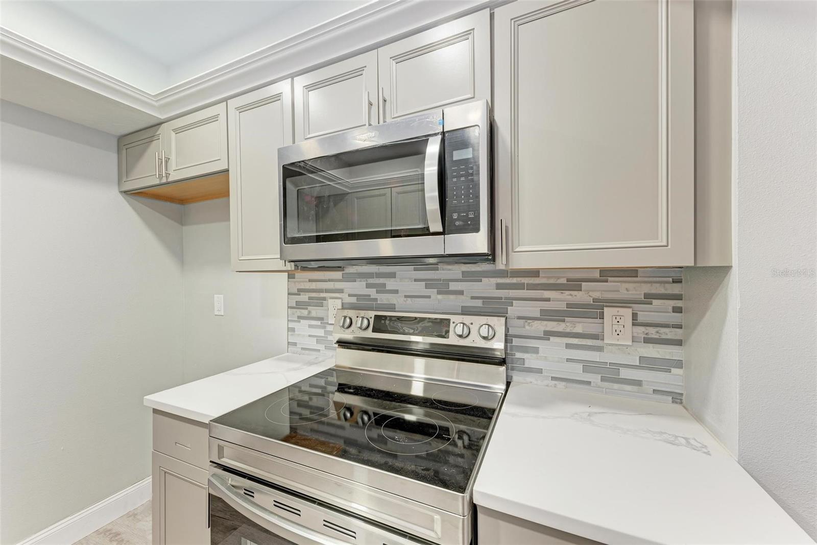 515 30TH AVE W #H201 — photo 6