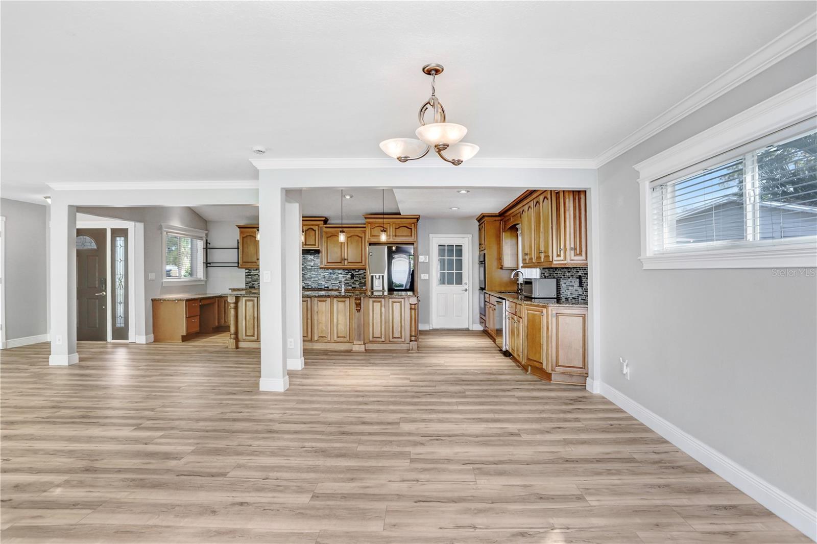 8404 BLACKSTONE CT — photo 8