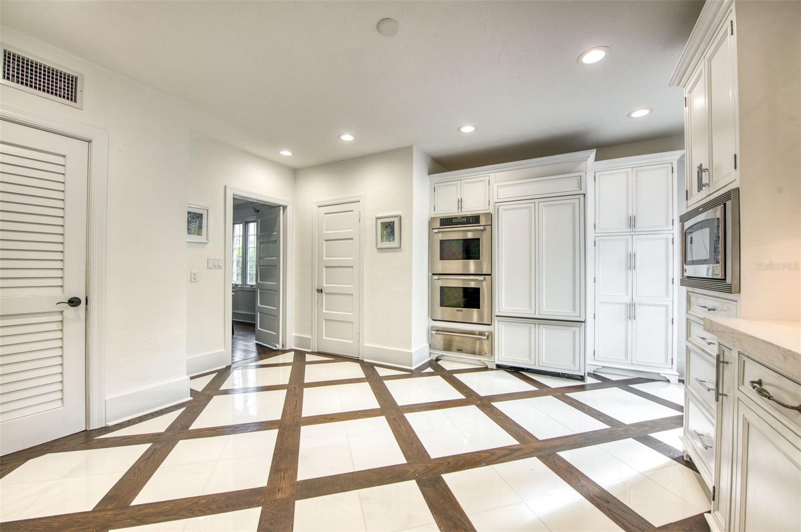 76 S WASHINGTON DR — photo 16