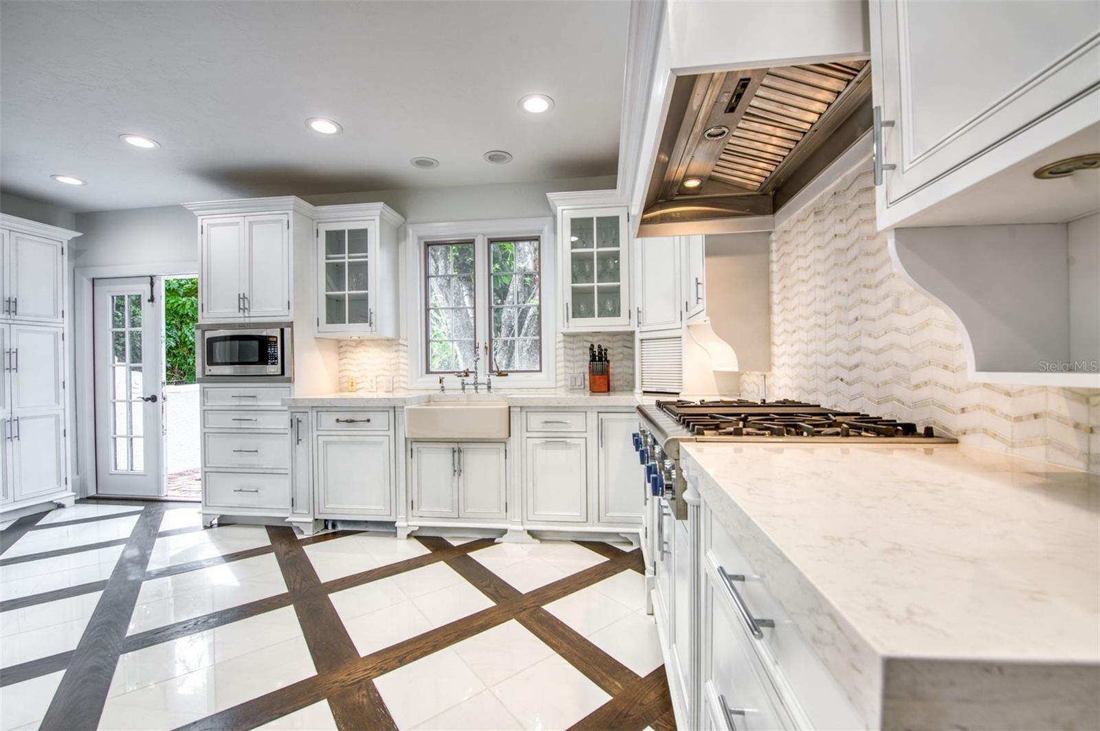 76 S WASHINGTON DR — photo 17