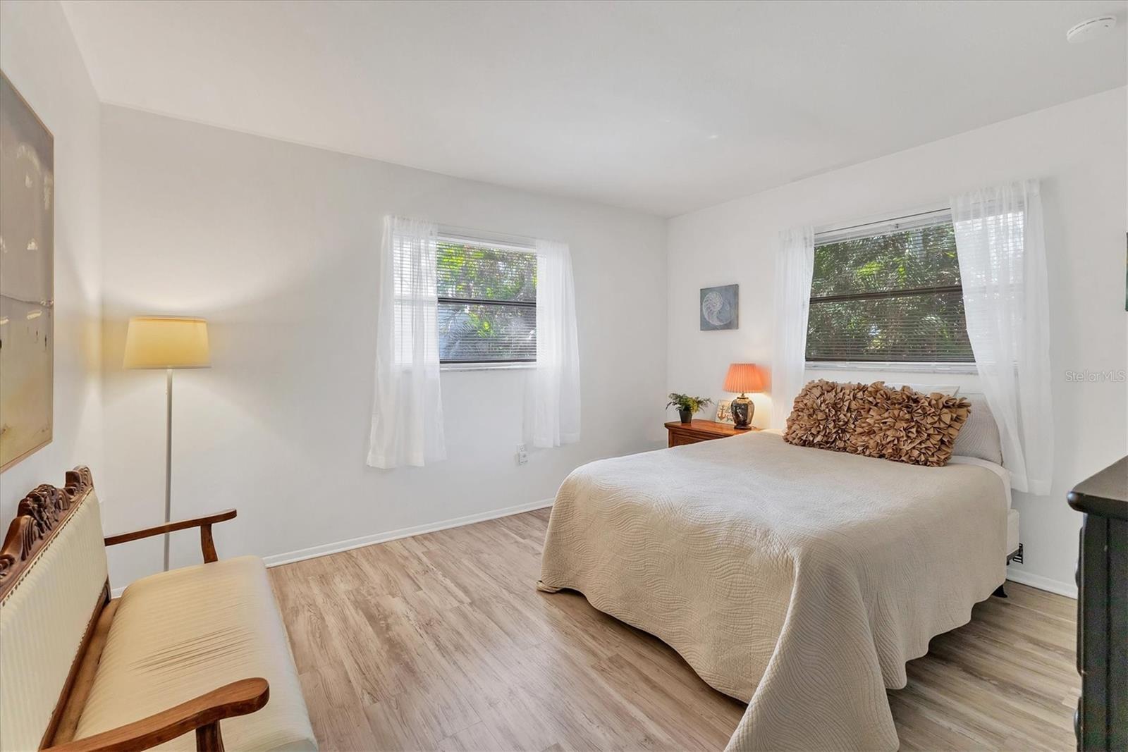 448 REDWOOD RD — photo 20