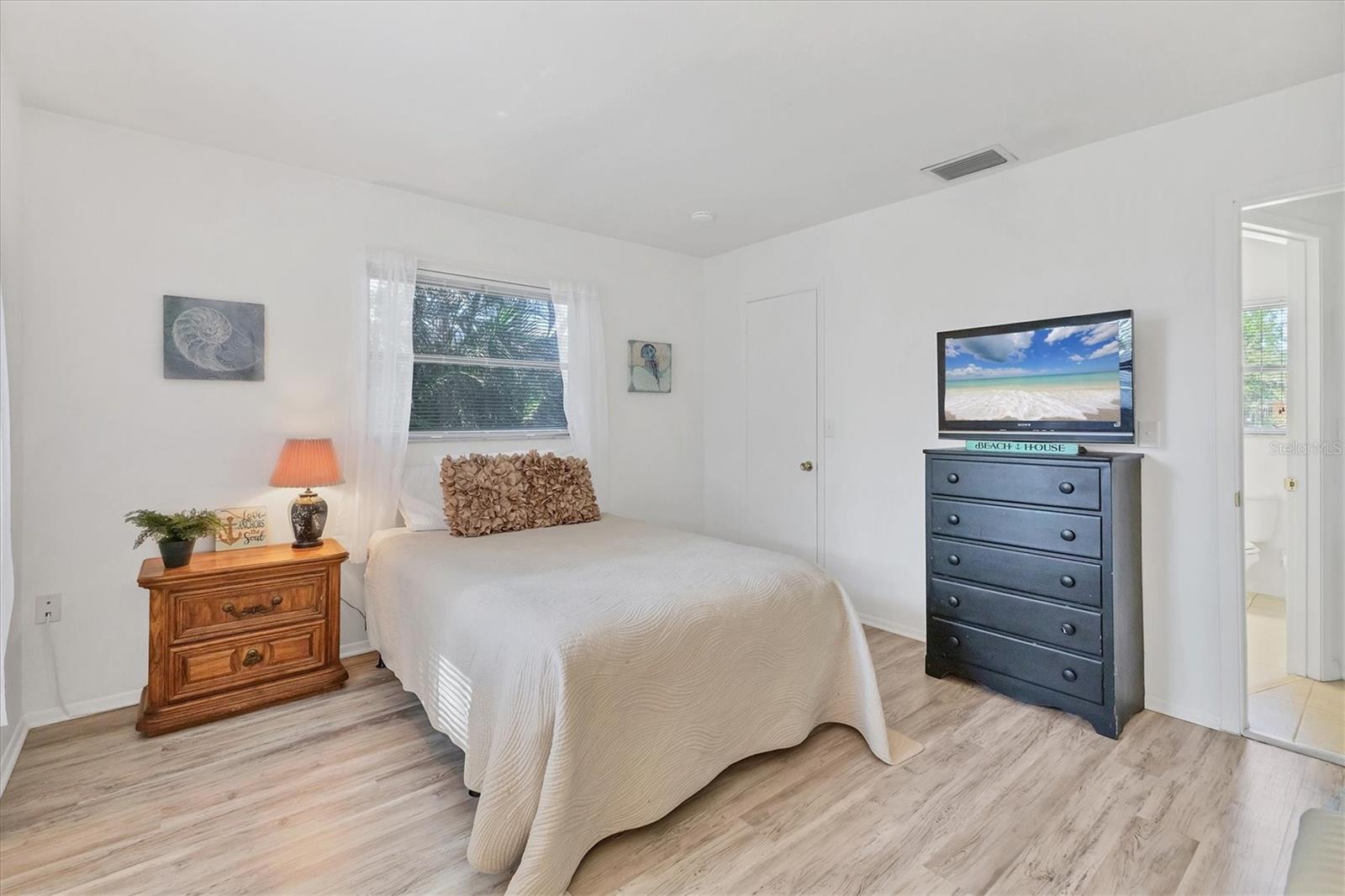 448 REDWOOD RD — photo 21