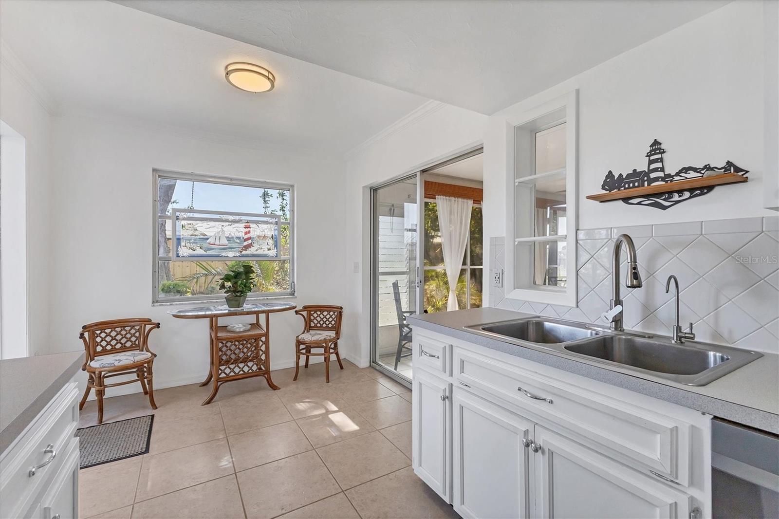 448 REDWOOD RD — photo 13