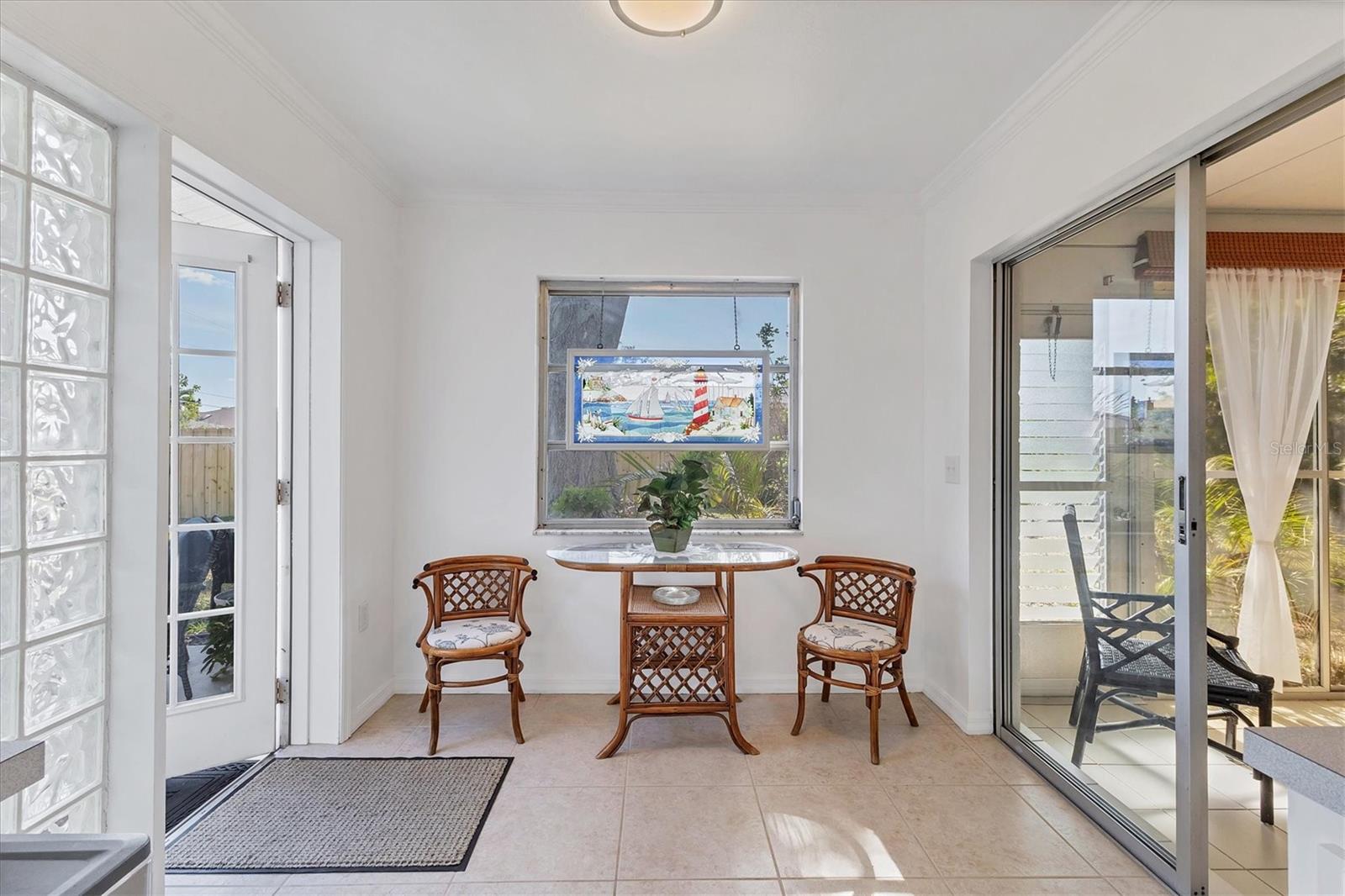 448 REDWOOD RD — photo 14
