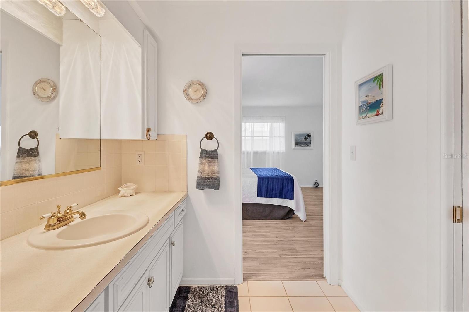448 REDWOOD RD — photo 18